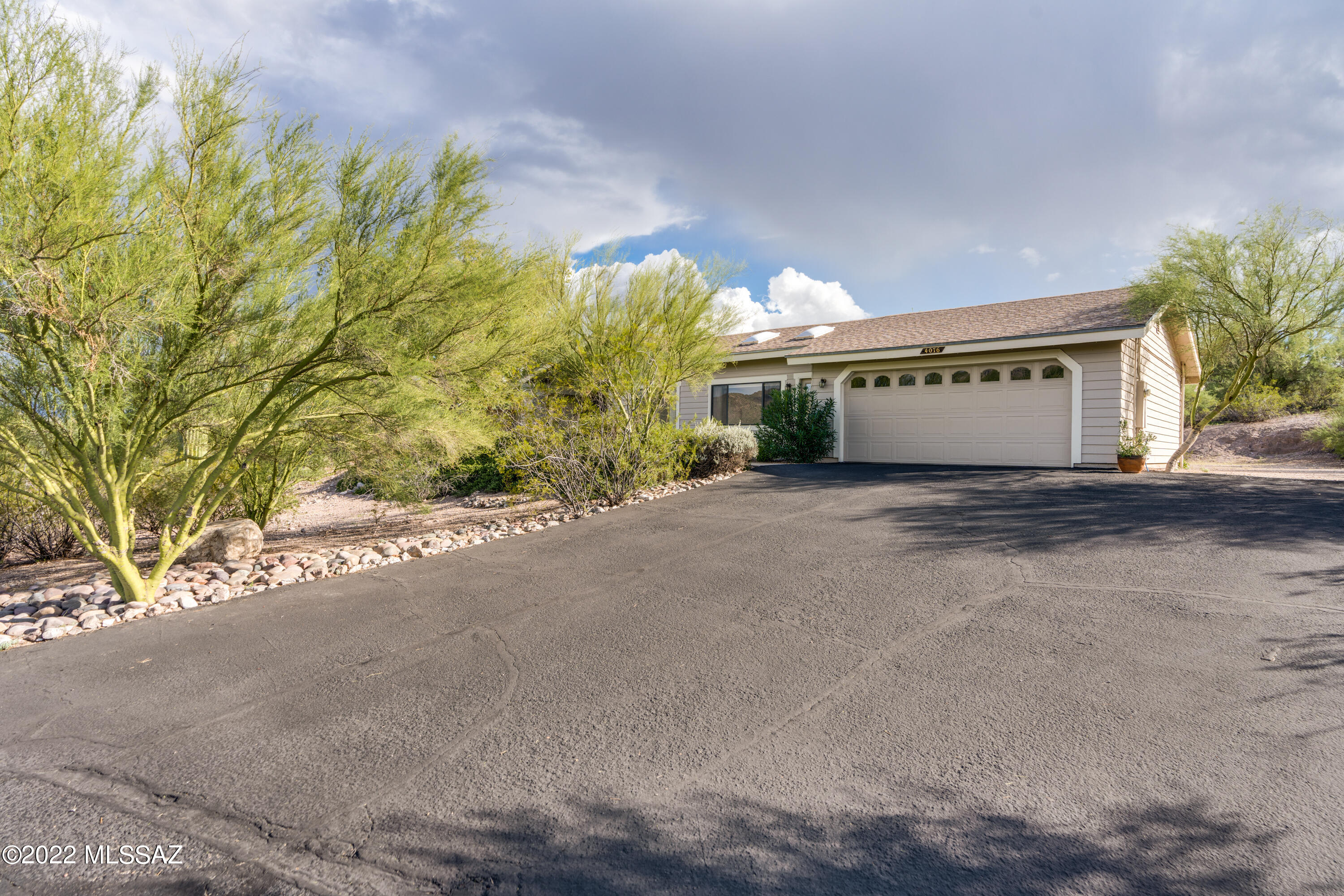 4076 N Hidden Cove Place