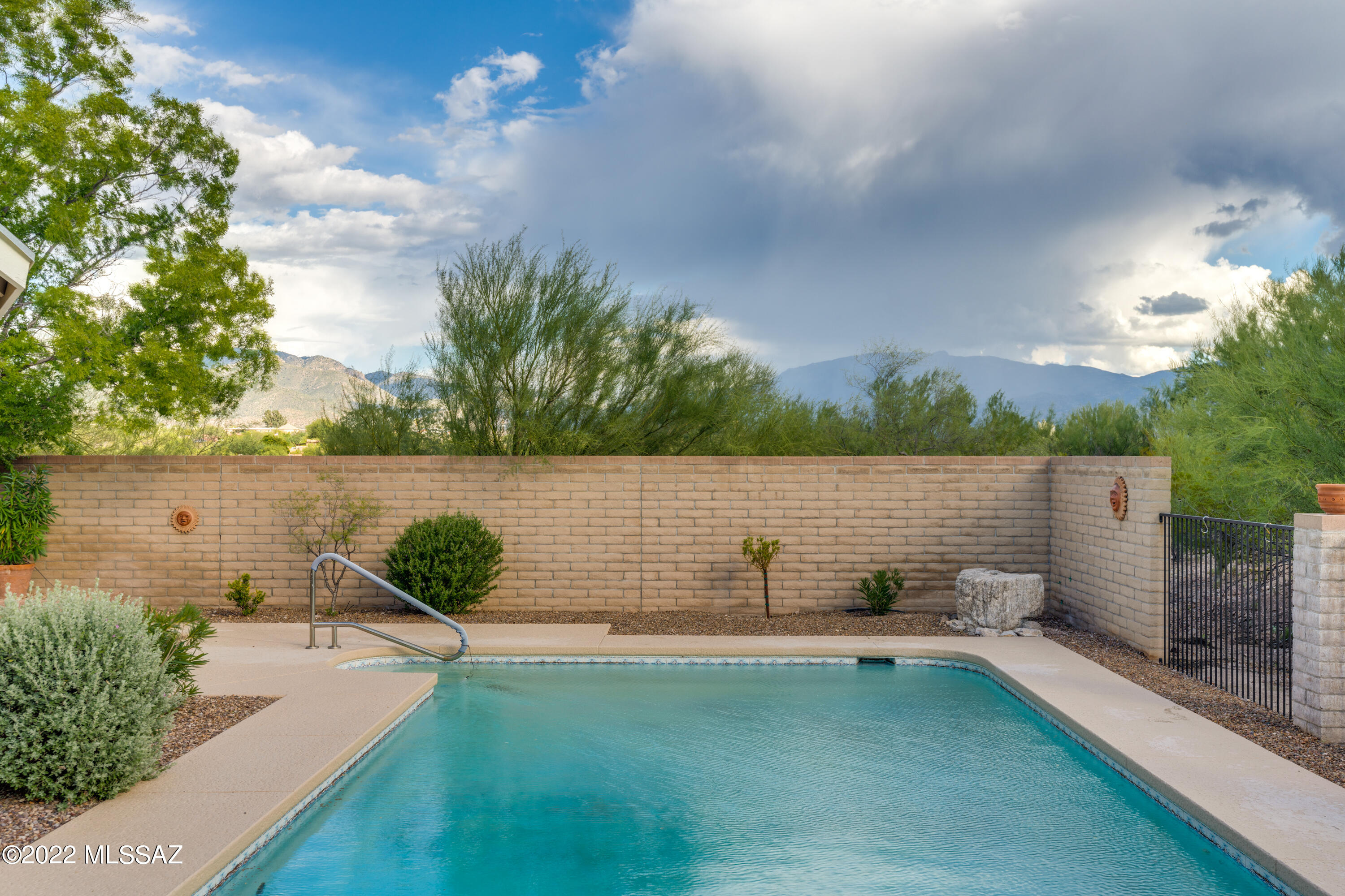 4076 N Hidden Cove Place