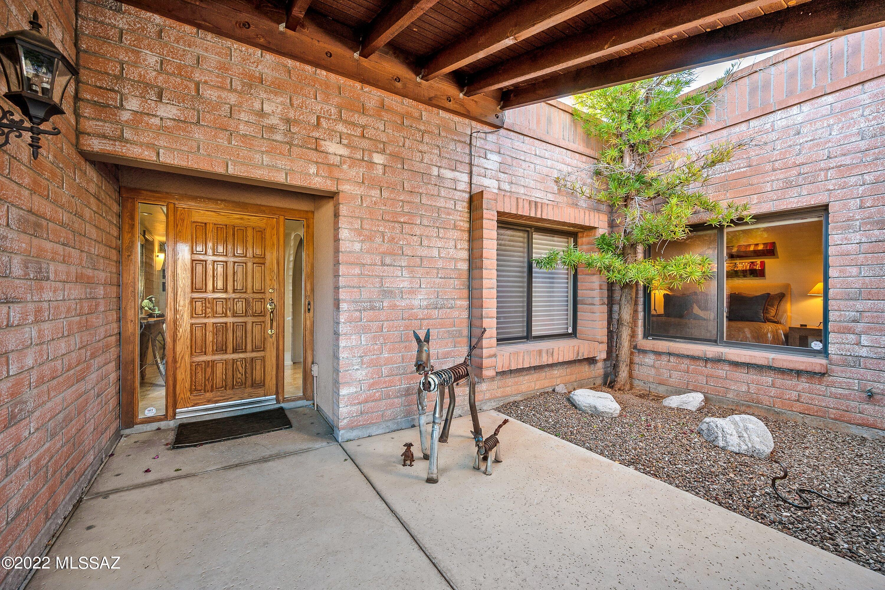 6730 E Loma Del Bribon