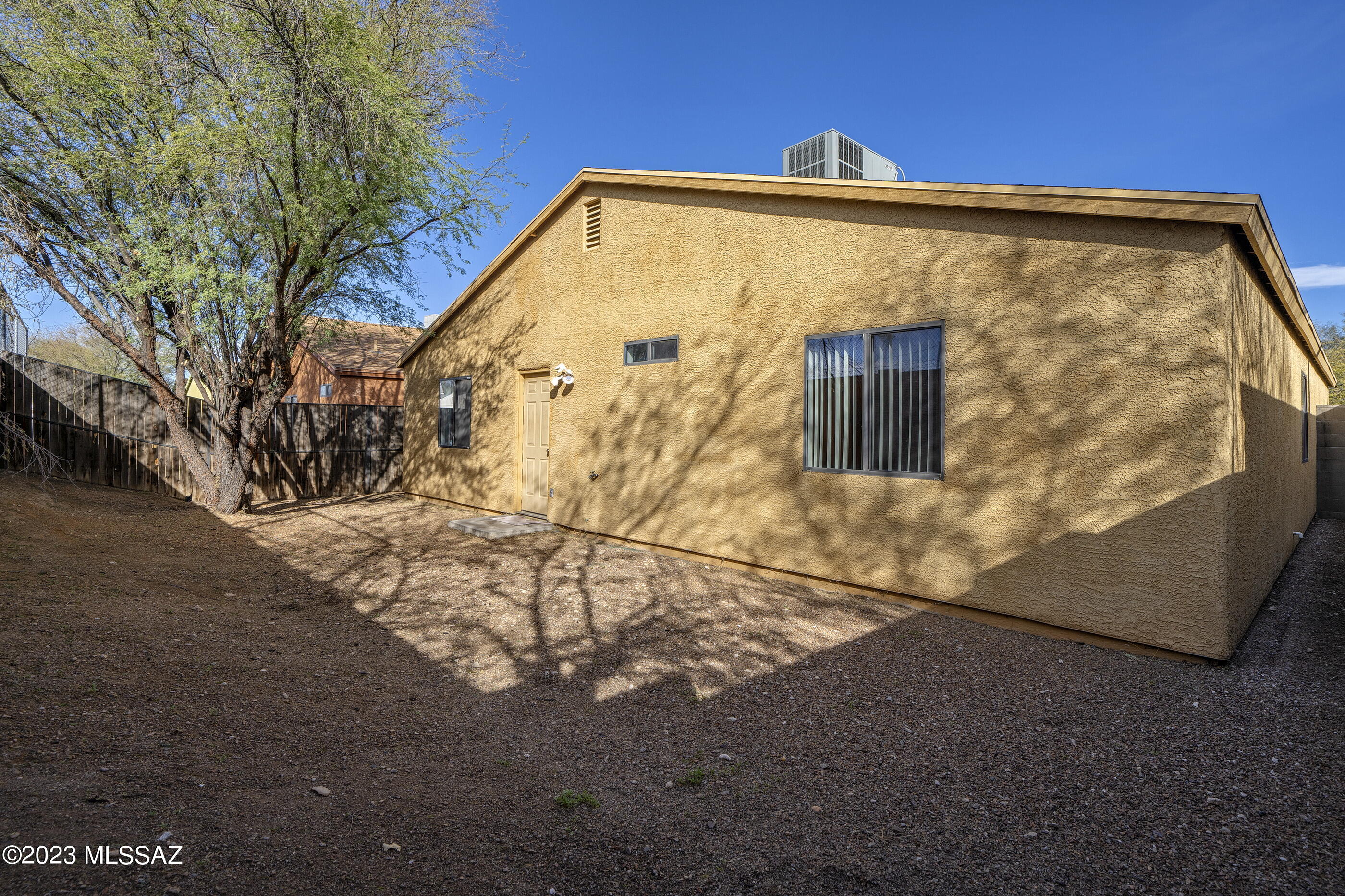 420 E Geronimo Bluff Loop