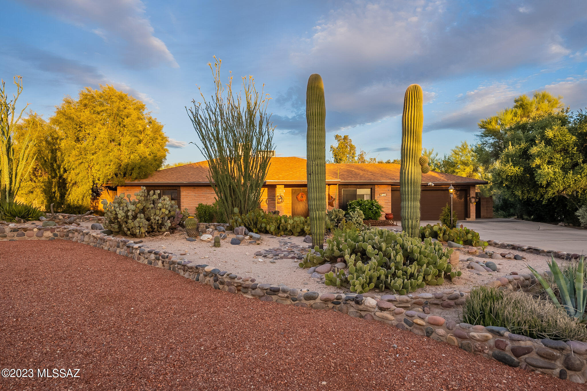 3502 N Camino Esplanade