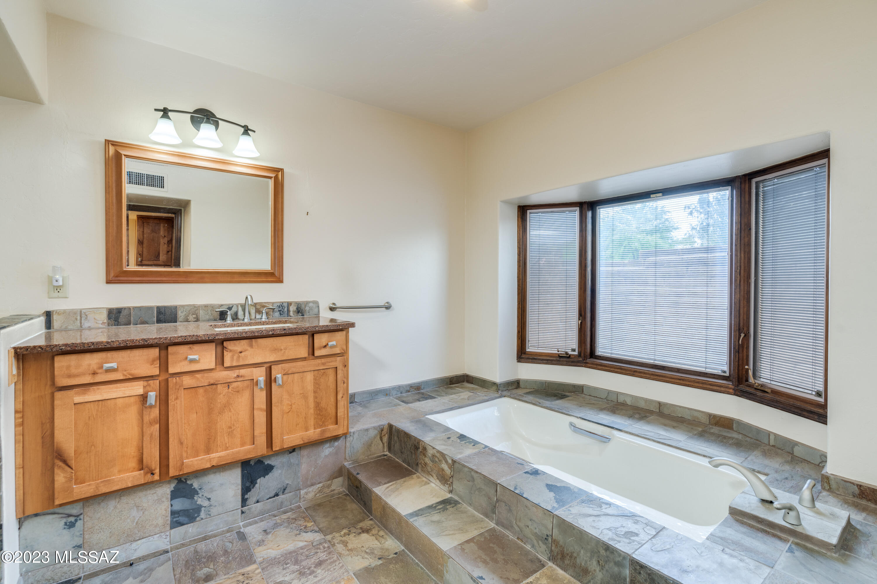 8130 E Ridgewood Drive