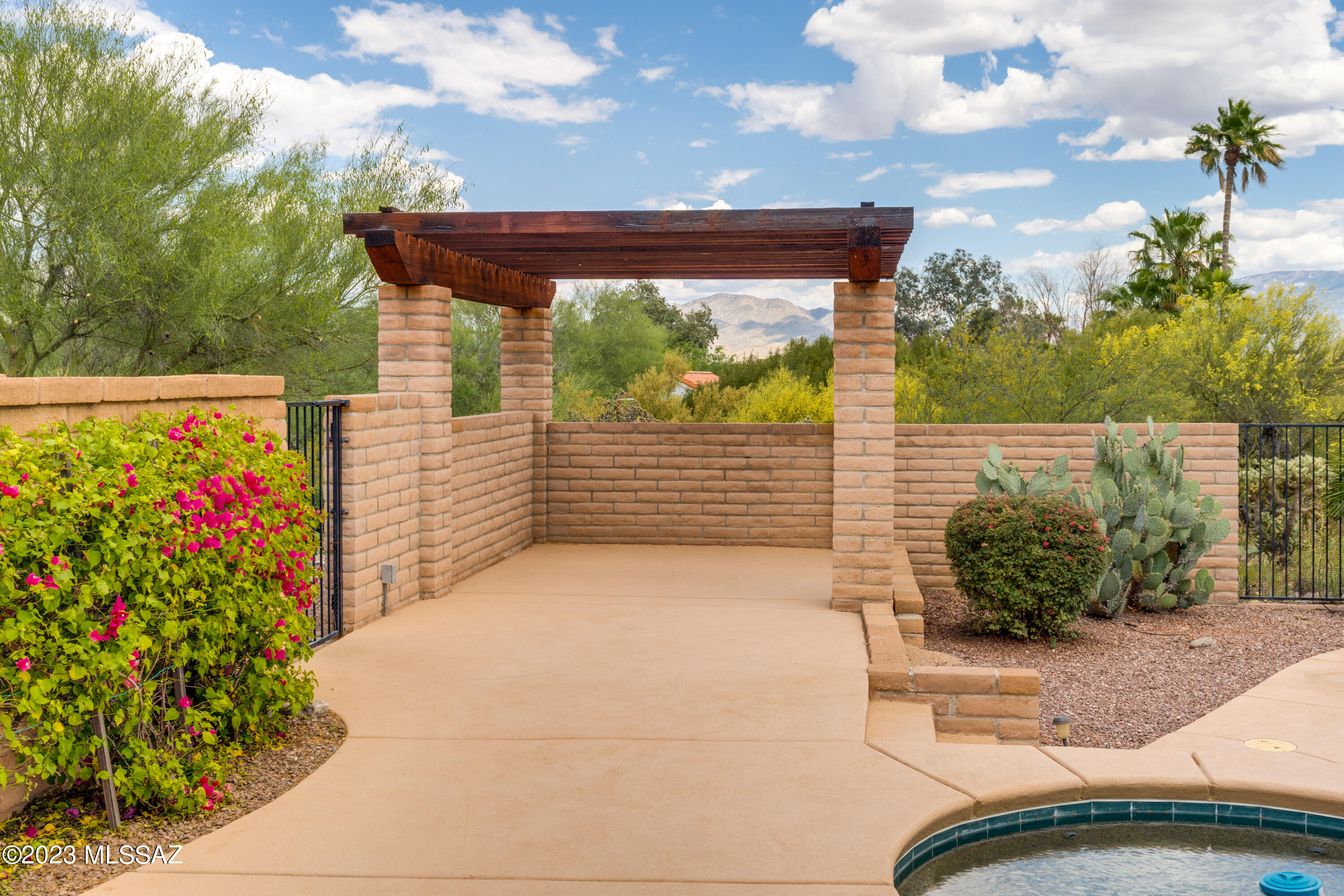8130 E Ridgewood Drive