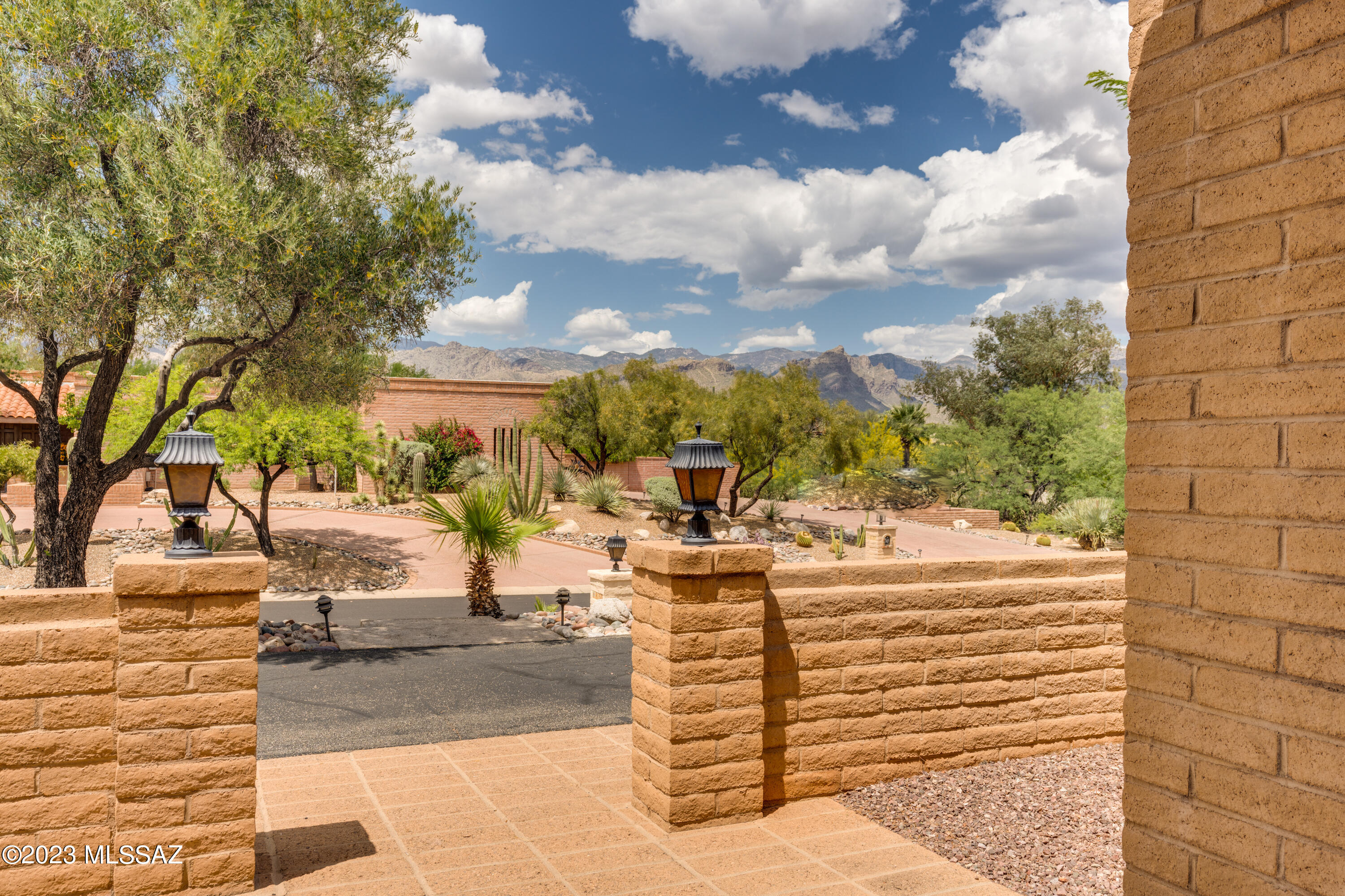 8130 E Ridgewood Drive