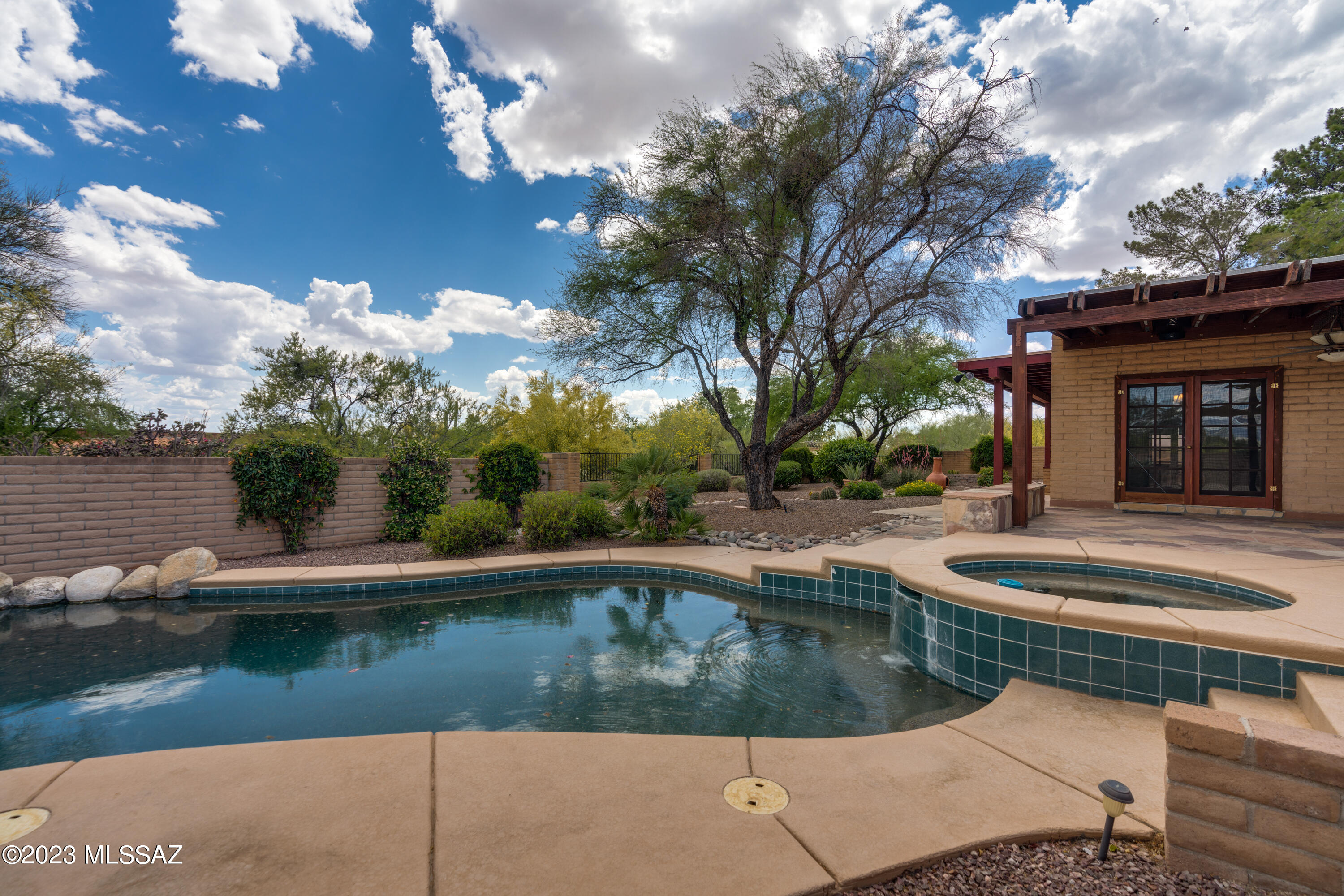 8130 E Ridgewood Drive