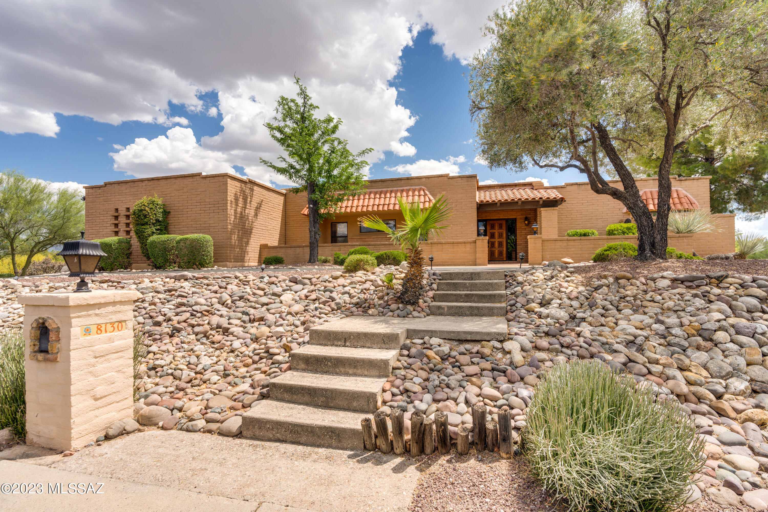 8130 E Ridgewood Drive