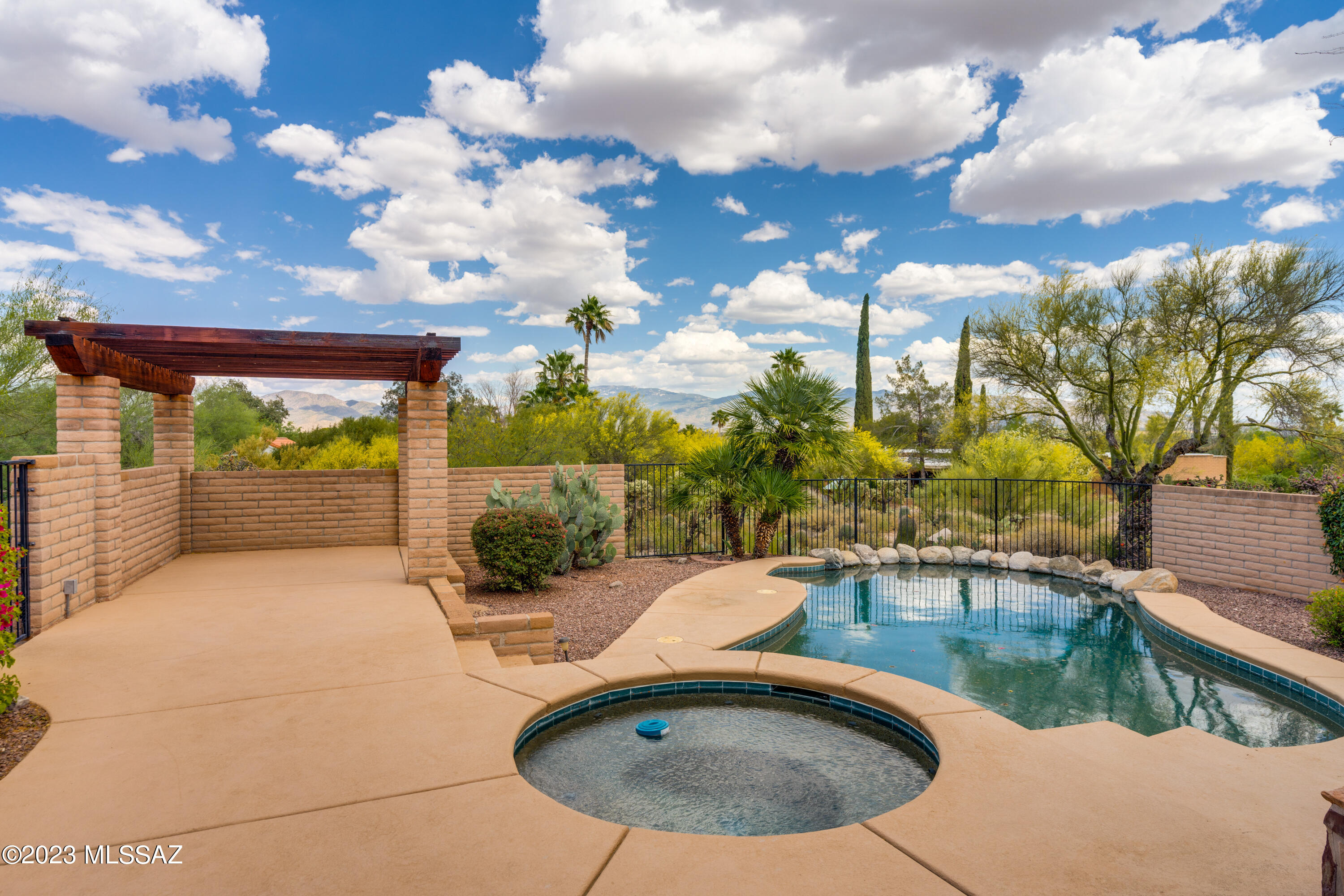8130 E Ridgewood Drive