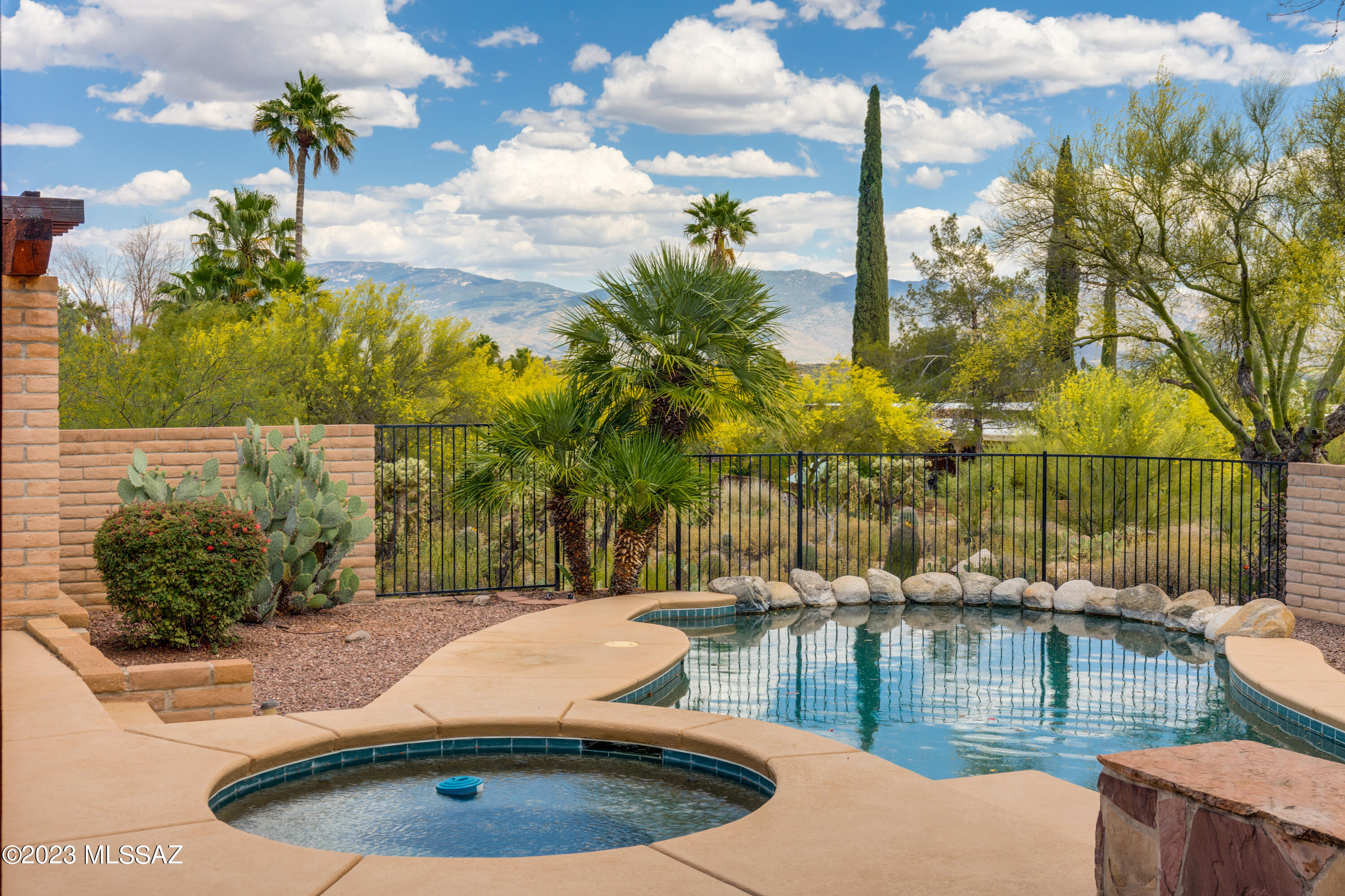 8130 E Ridgewood Drive