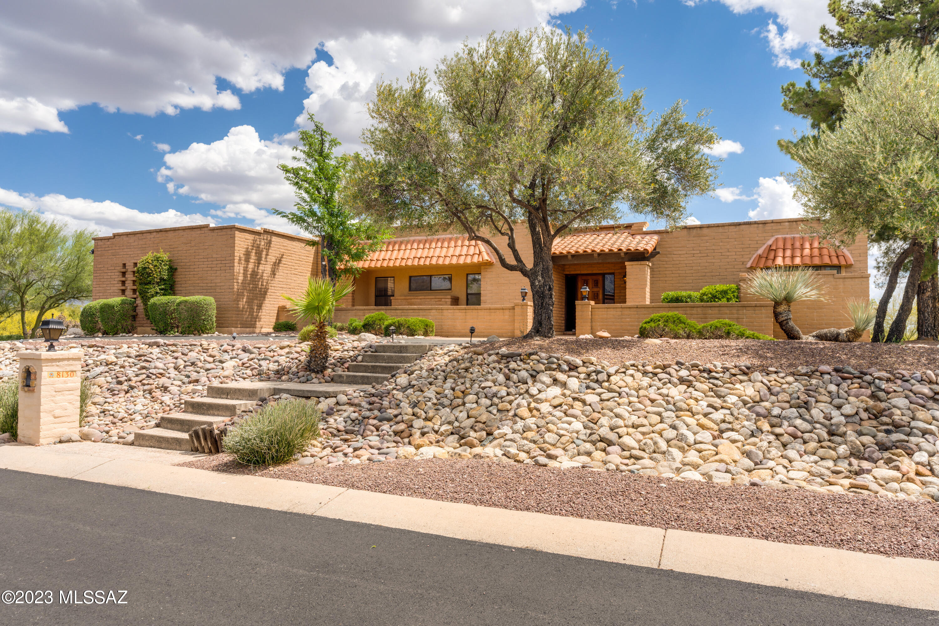 8130 E Ridgewood Drive