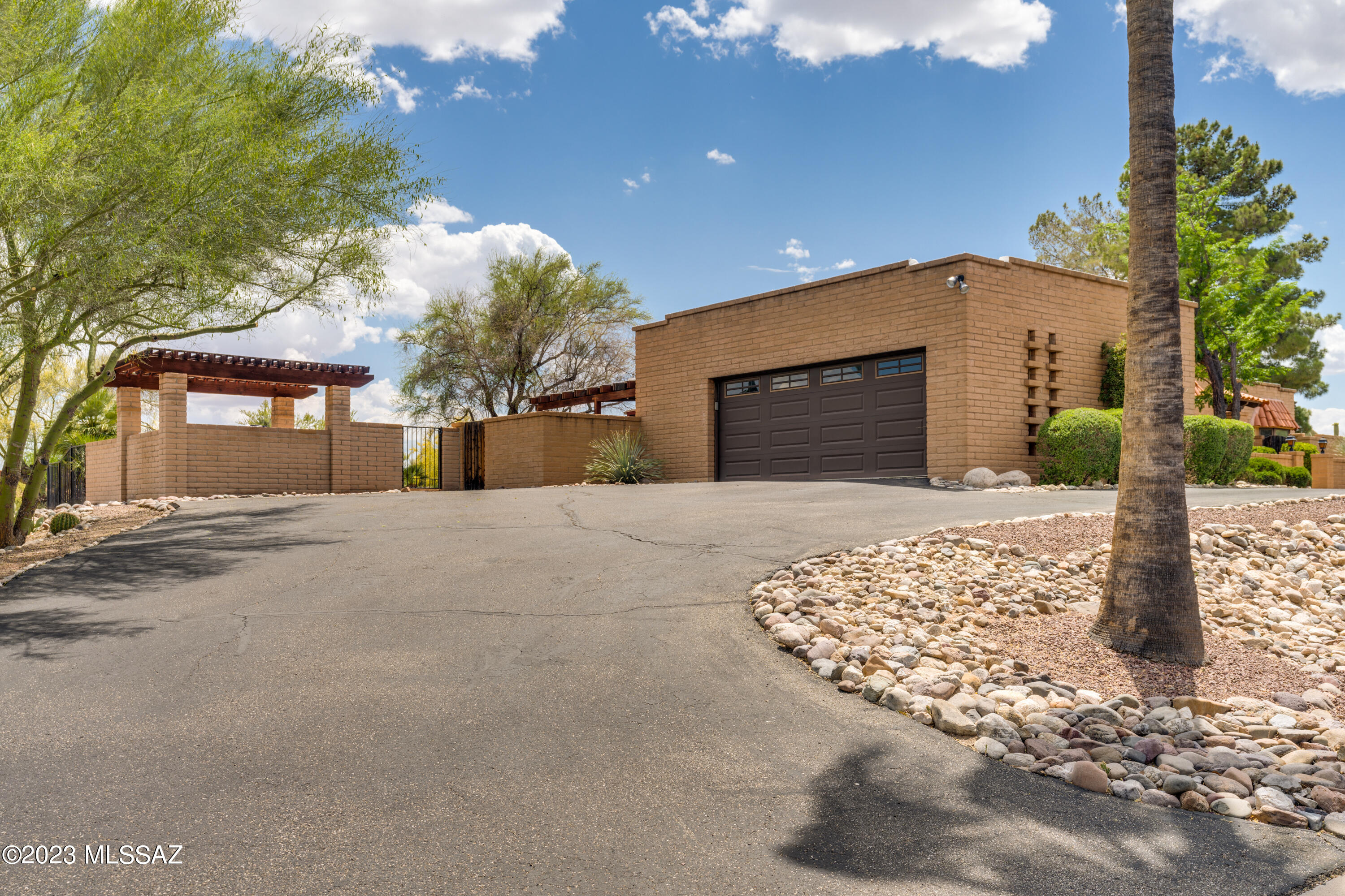 8130 E Ridgewood Drive