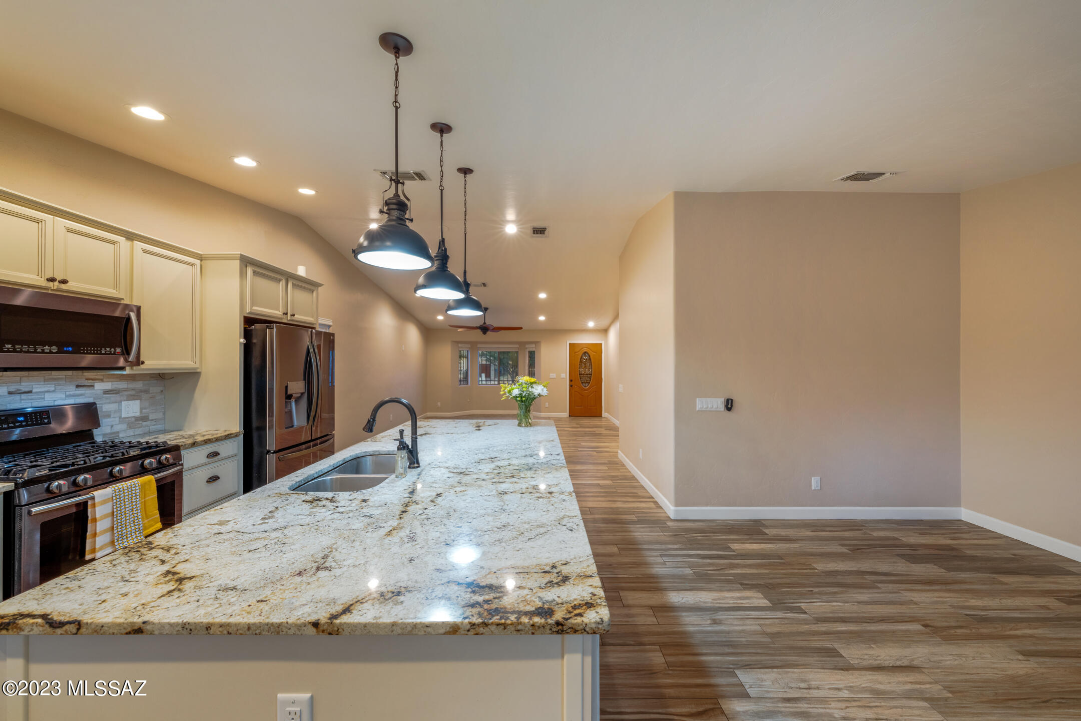 1852 W Maplewood Drive