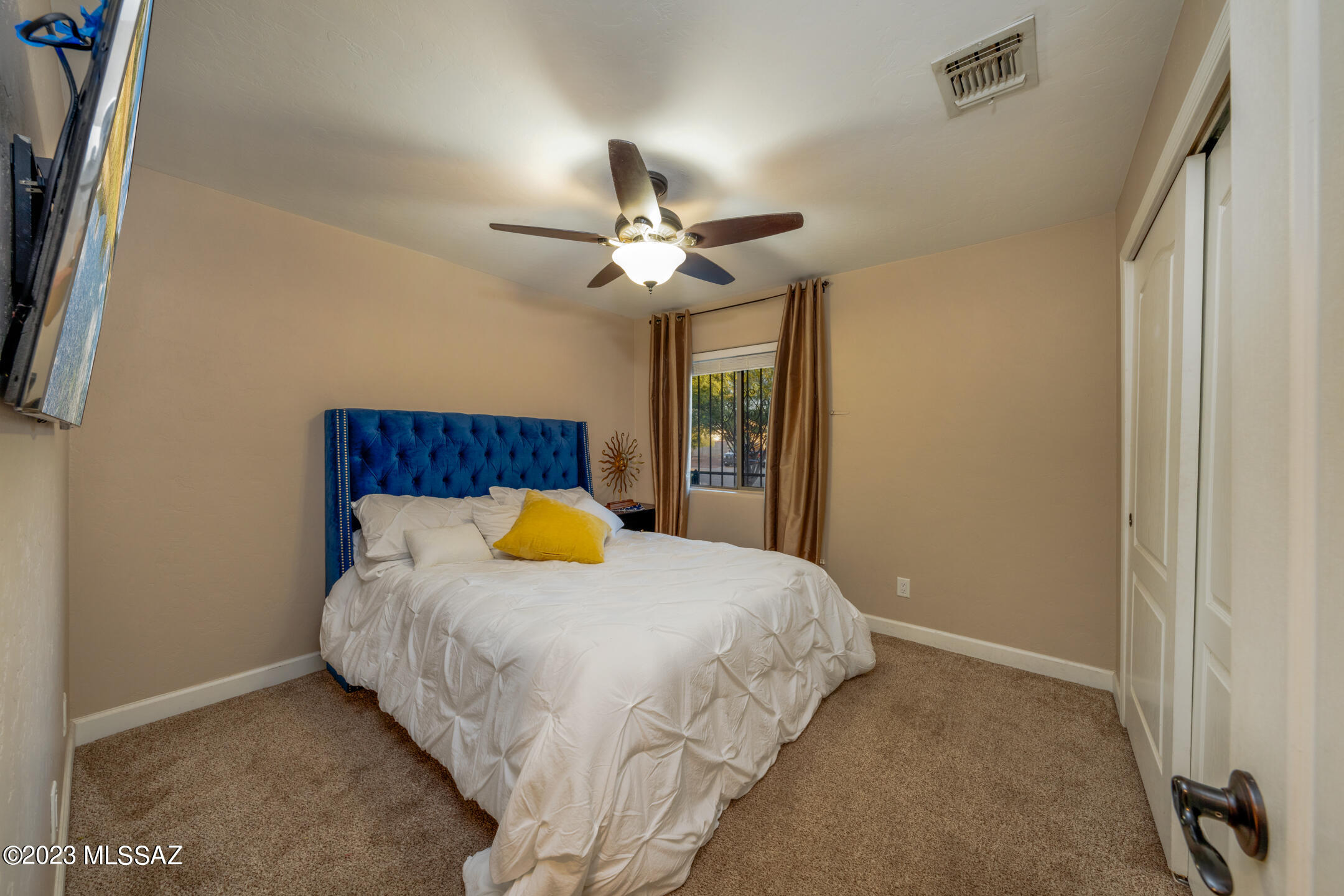1852 W Maplewood Drive