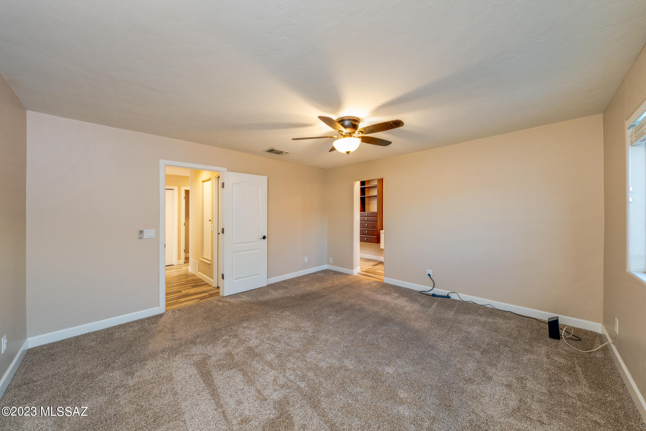 1852 W Maplewood Drive