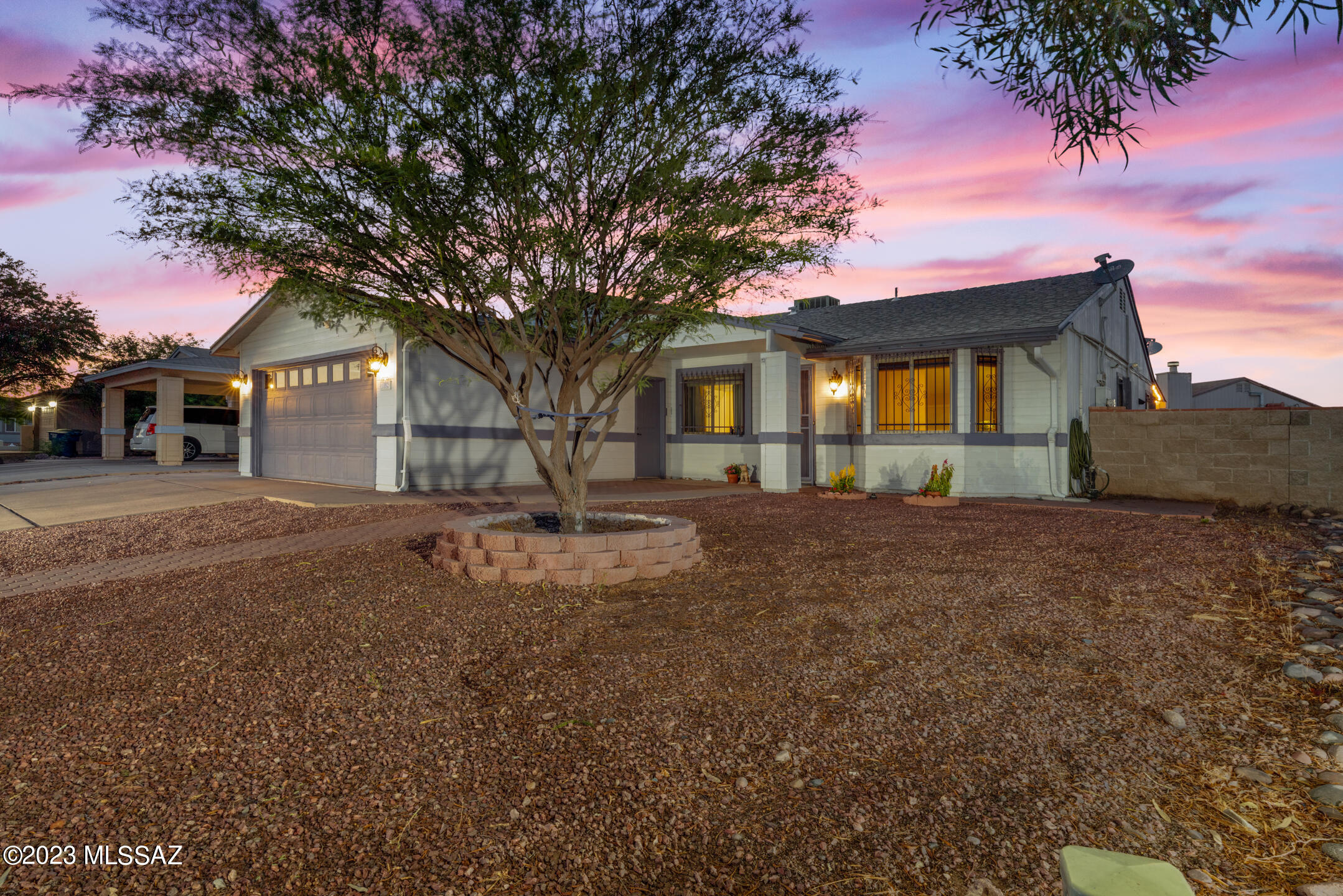 1852 W Maplewood Drive