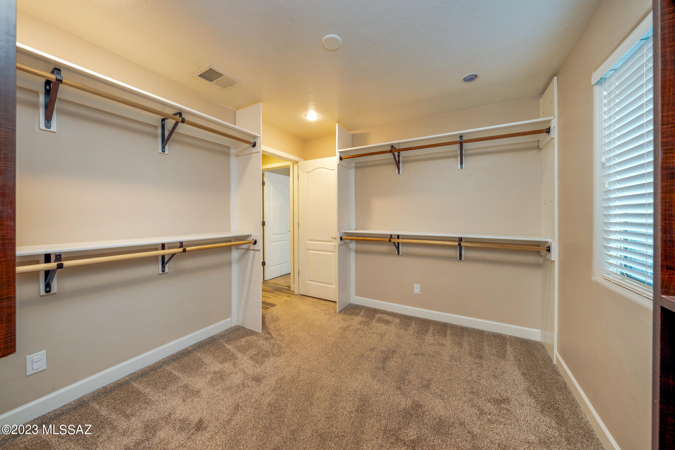 1852 W Maplewood Drive