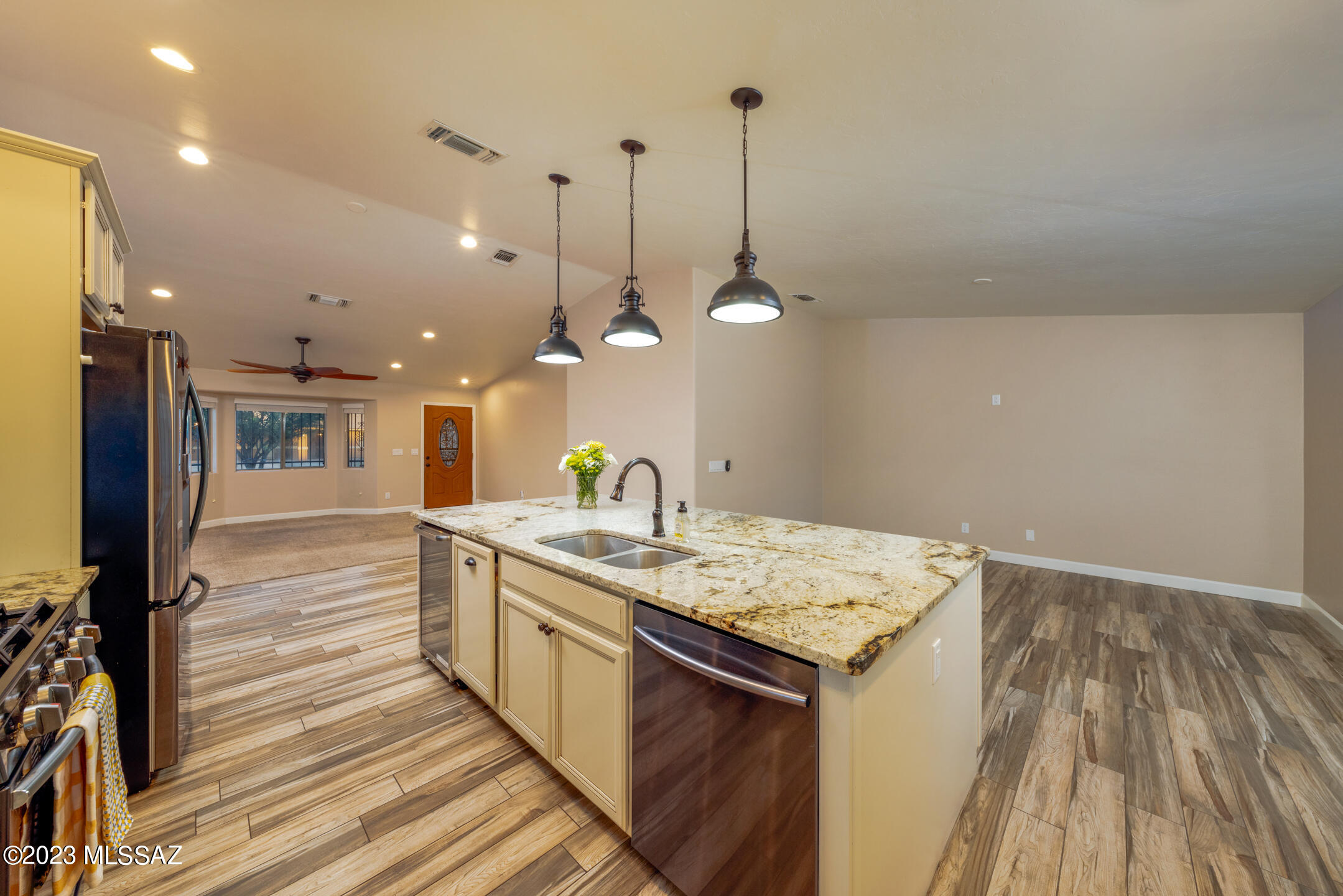 1852 W Maplewood Drive