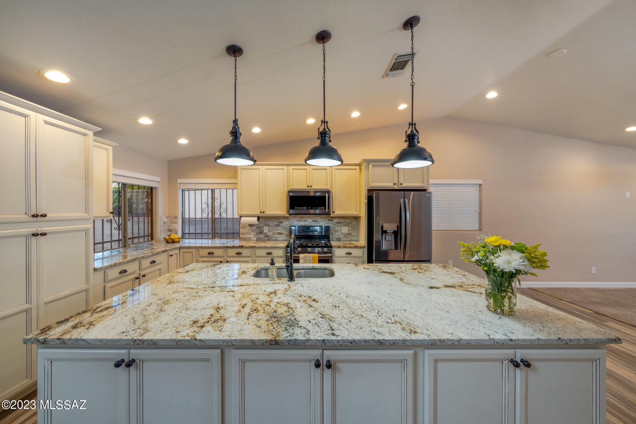 1852 W Maplewood Drive