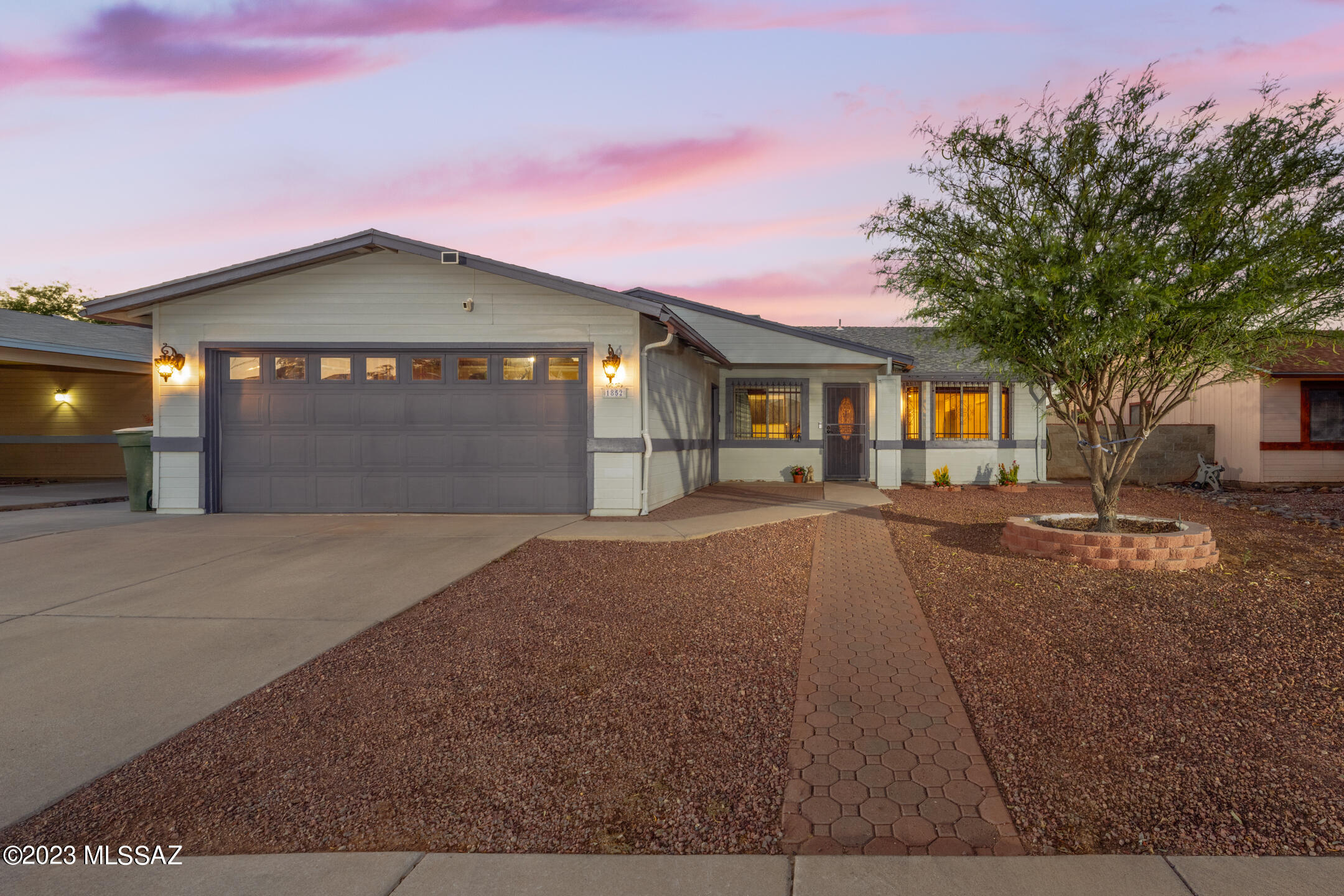 1852 W Maplewood Drive