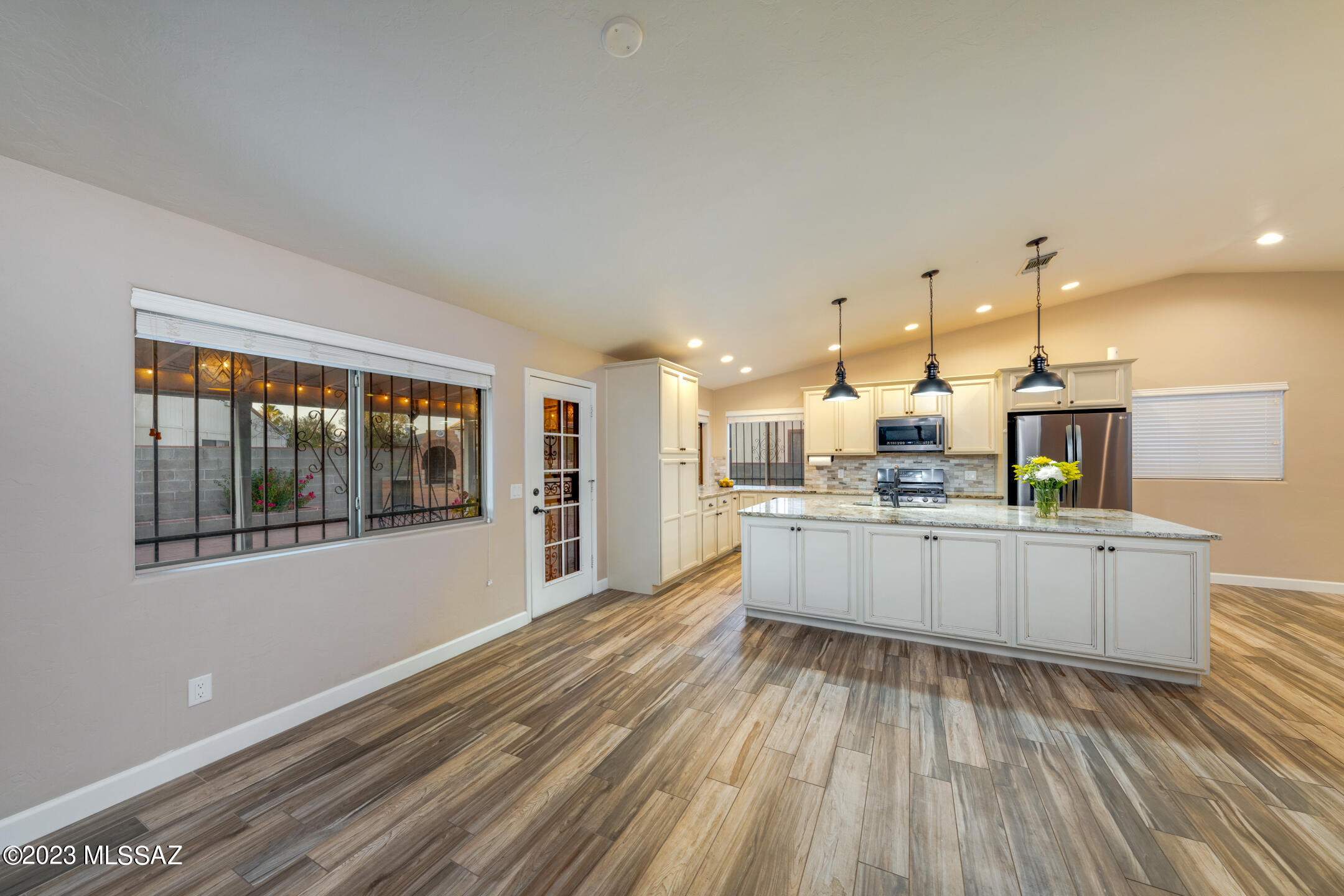 1852 W Maplewood Drive