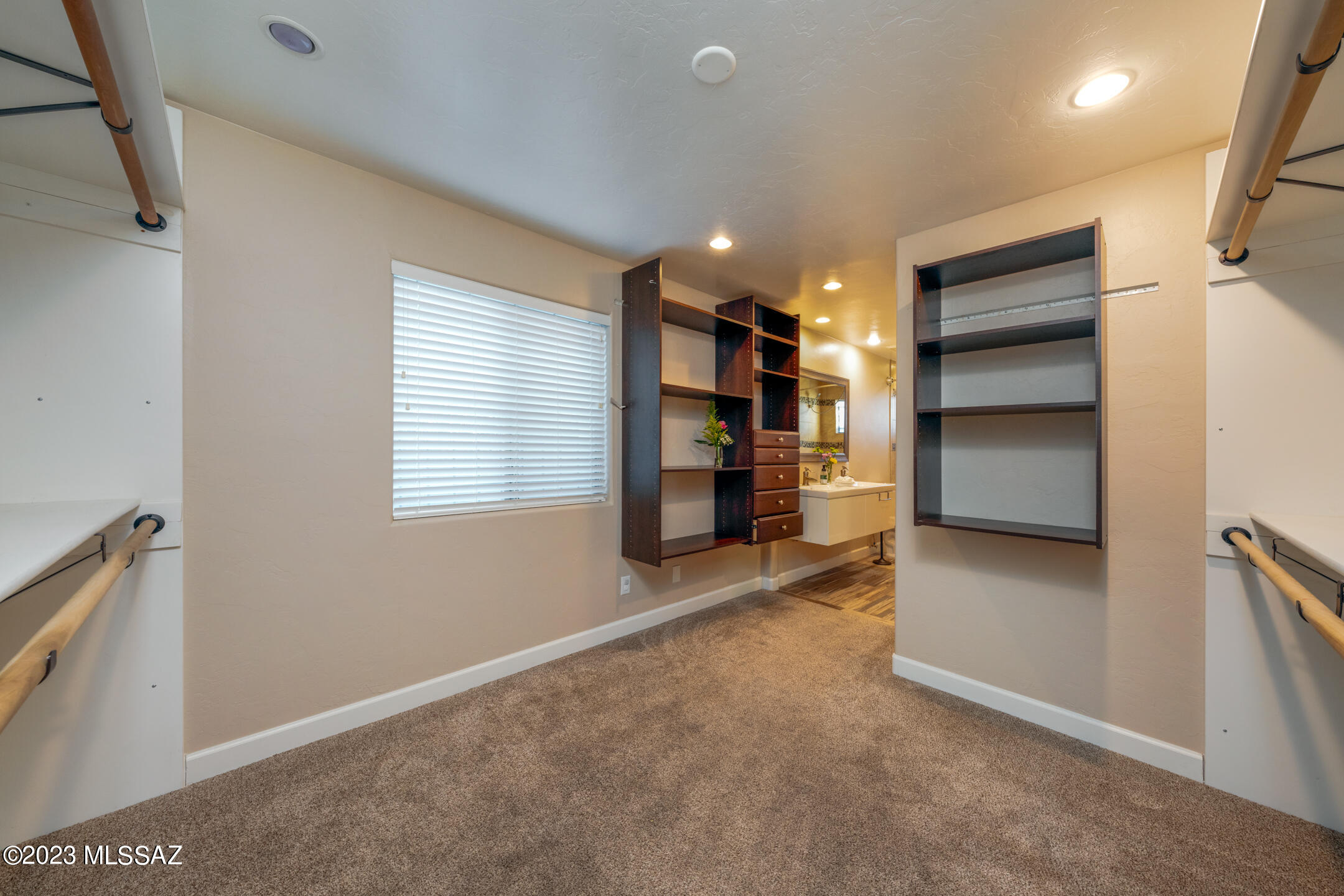 1852 W Maplewood Drive