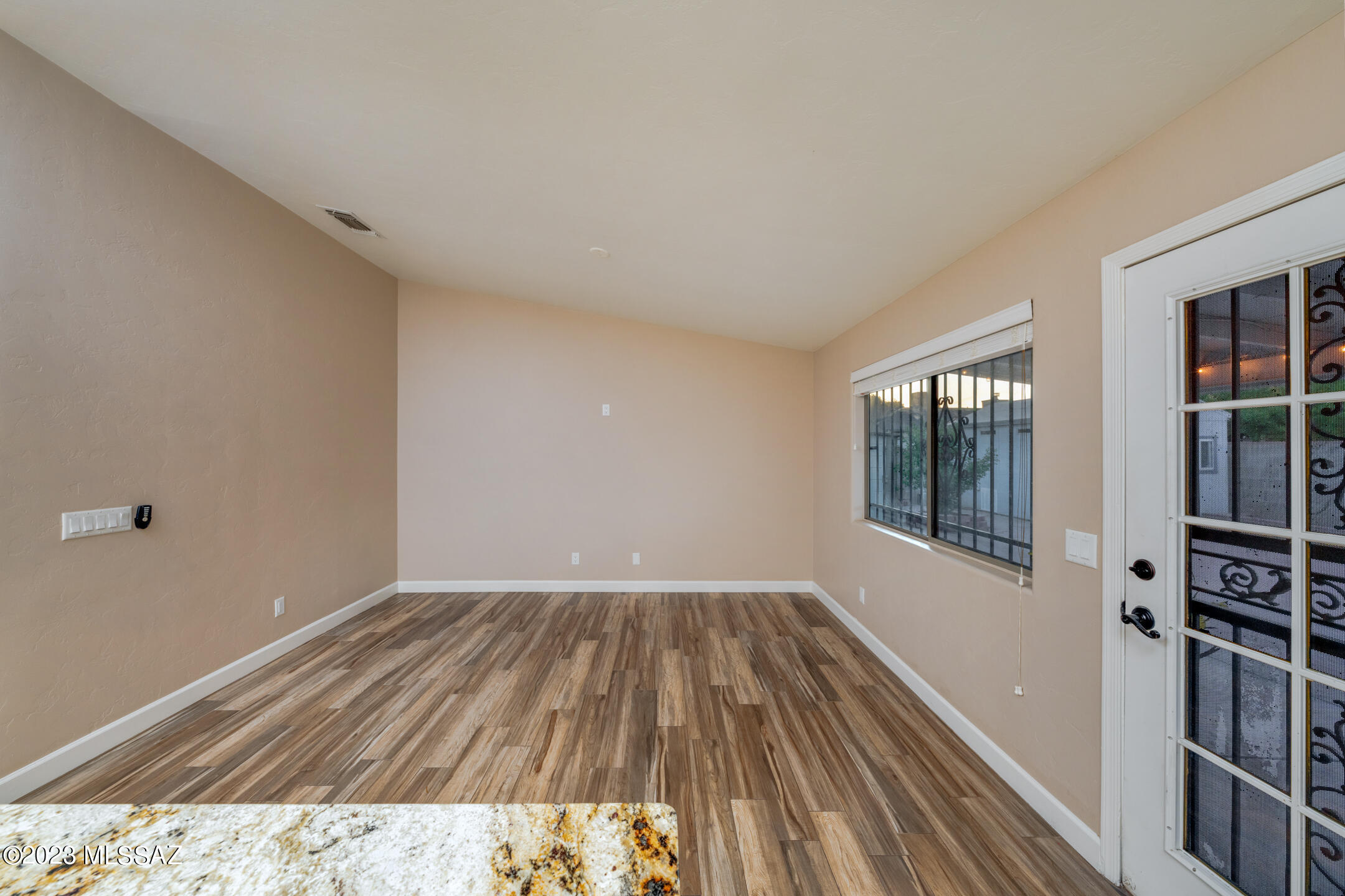 1852 W Maplewood Drive