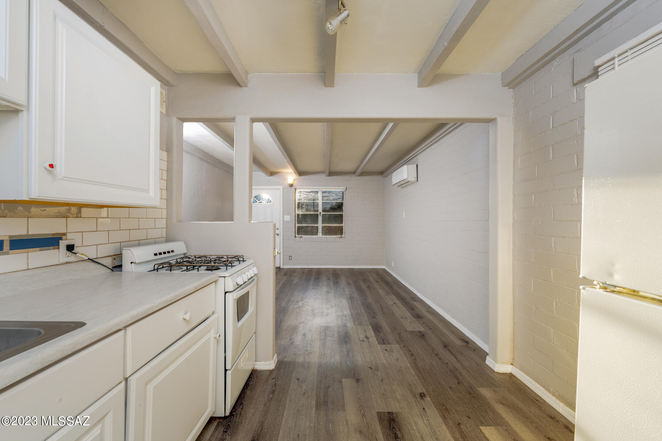 825-829 N Columbus Boulevard
