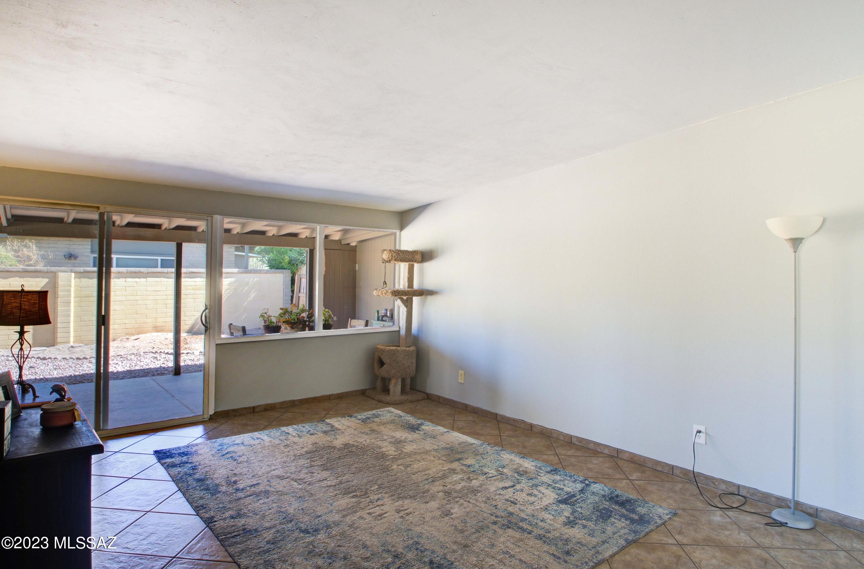 9549 E Calle Cascada