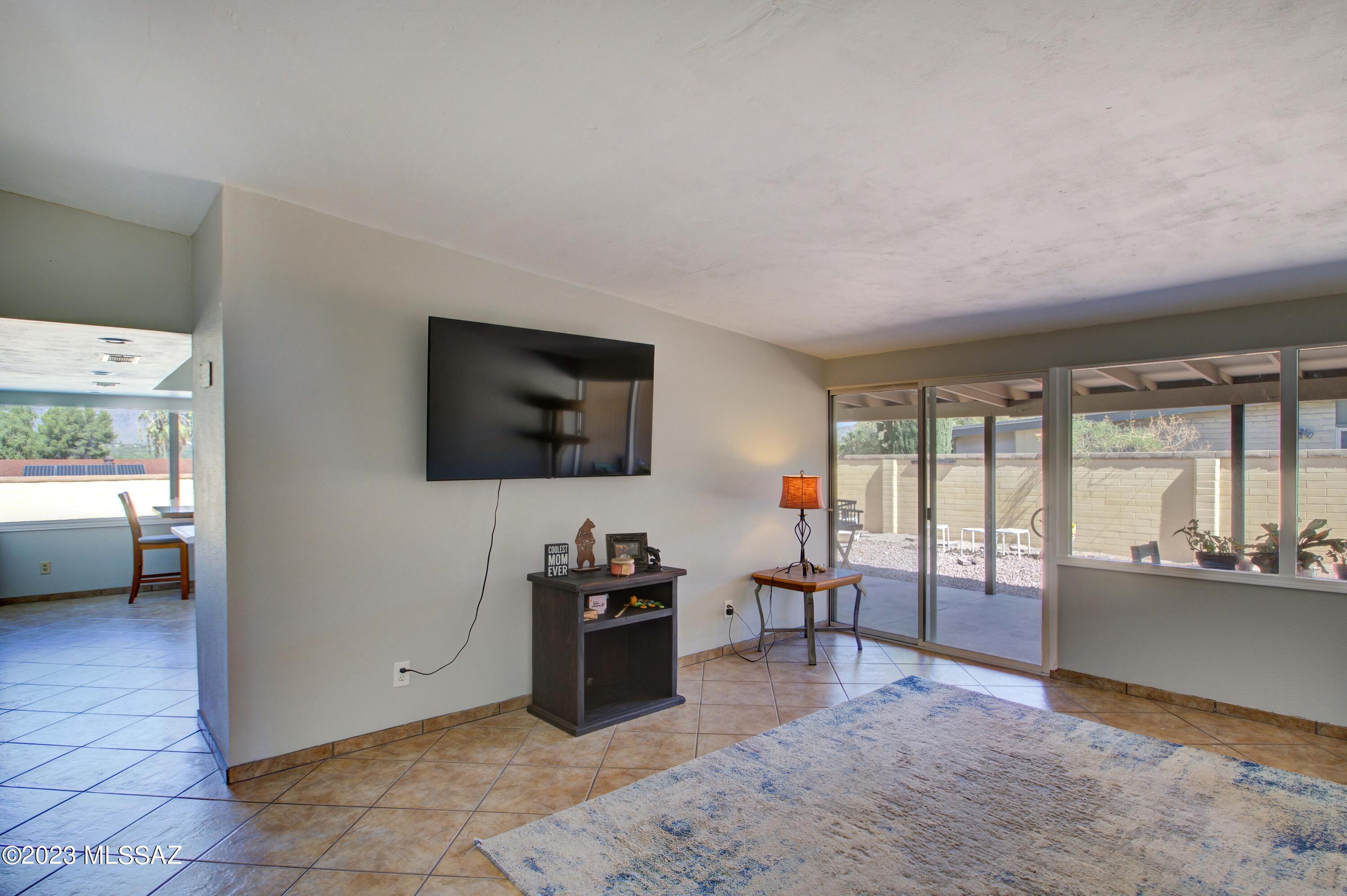 9549 E Calle Cascada