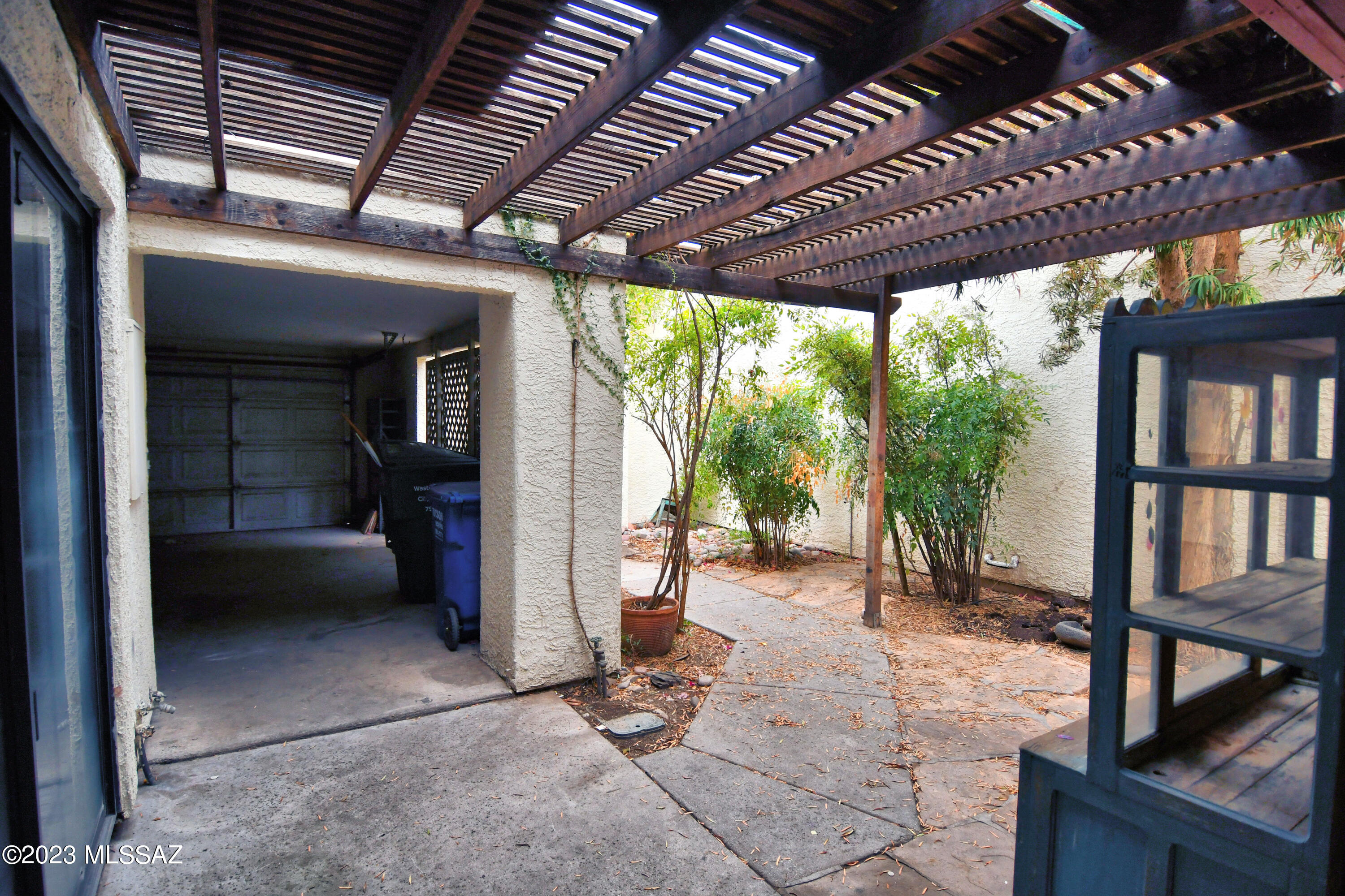225 N Ashbury Lane