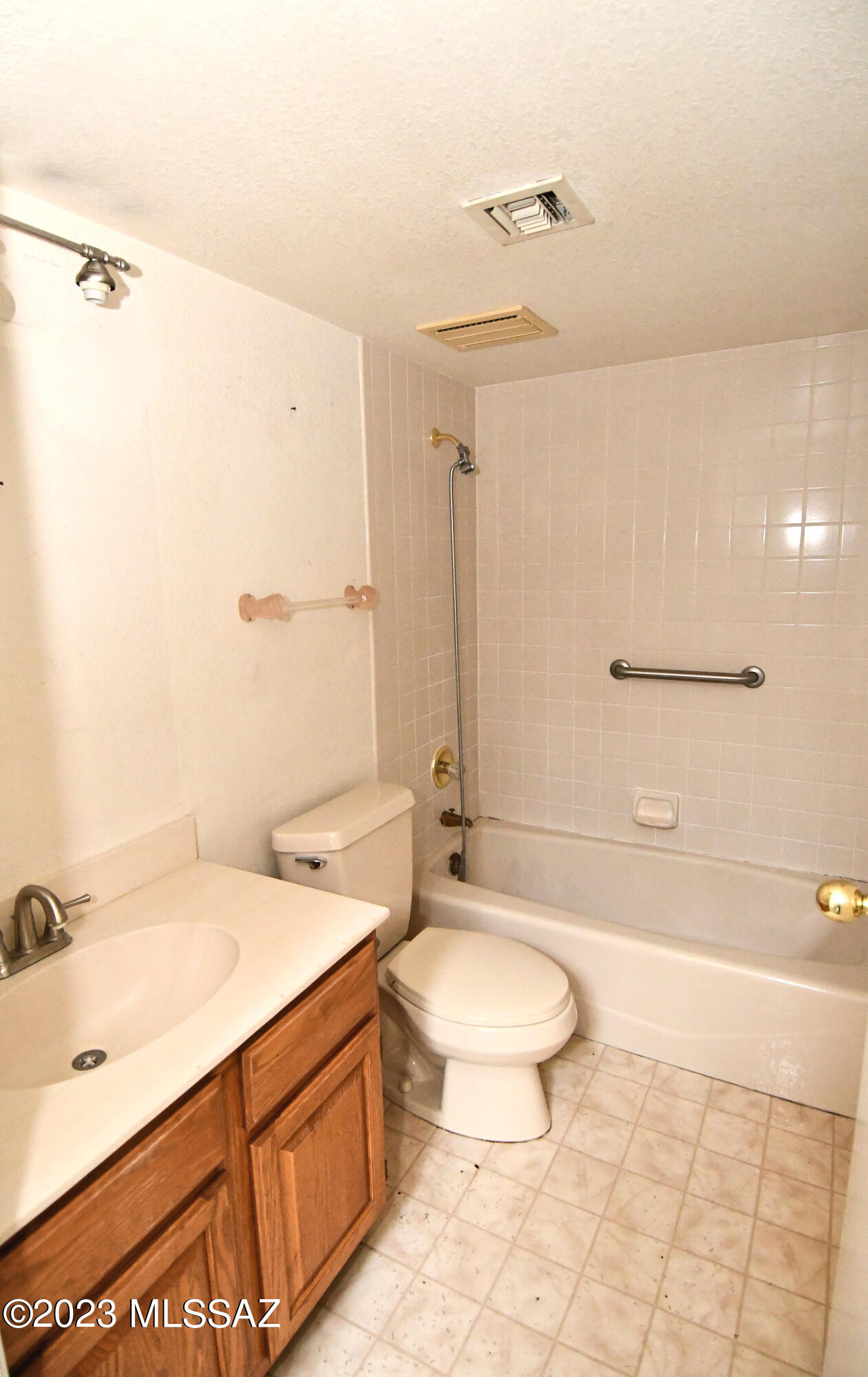 225 N Ashbury Lane