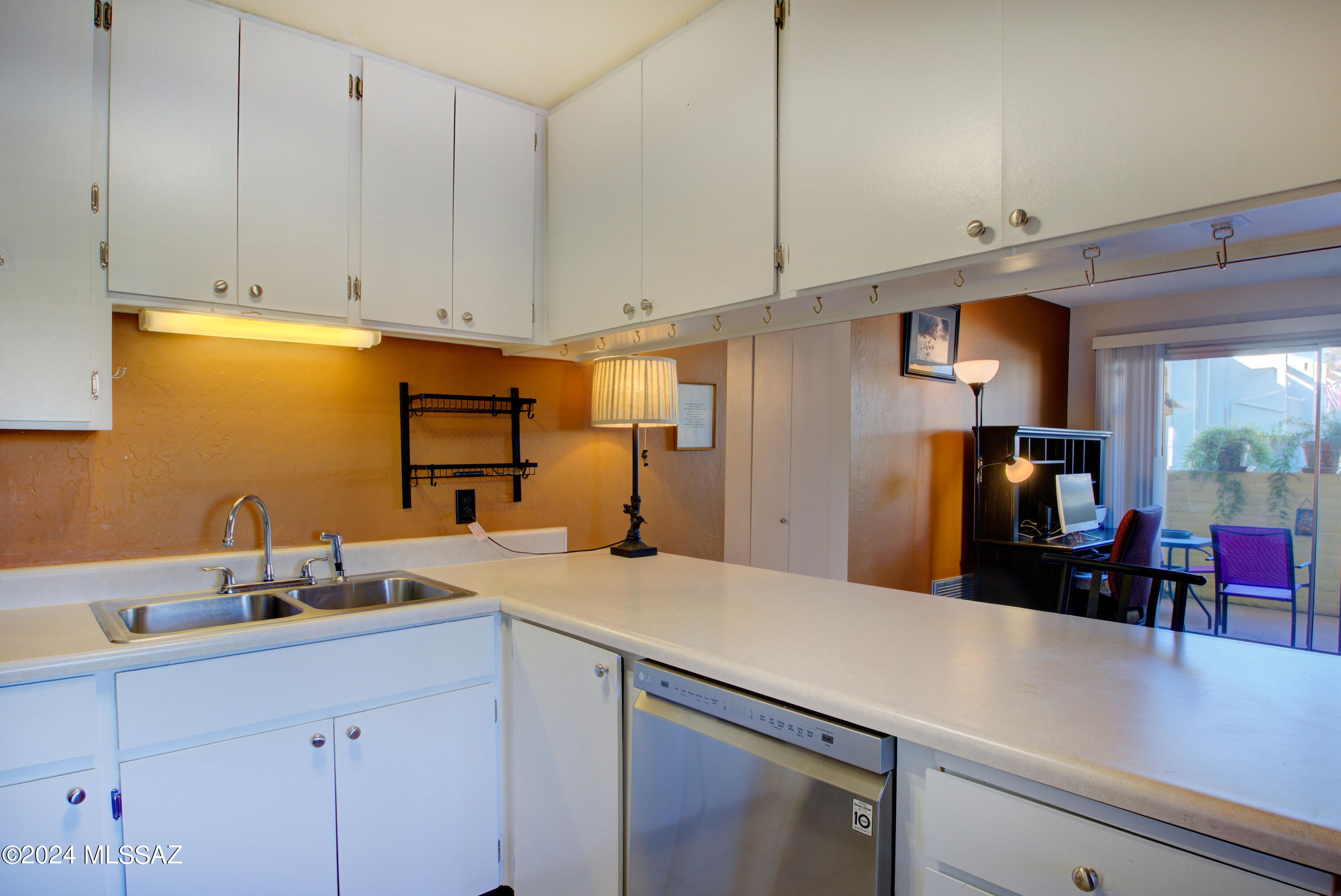 834 S Langley Avenue Unit: 102