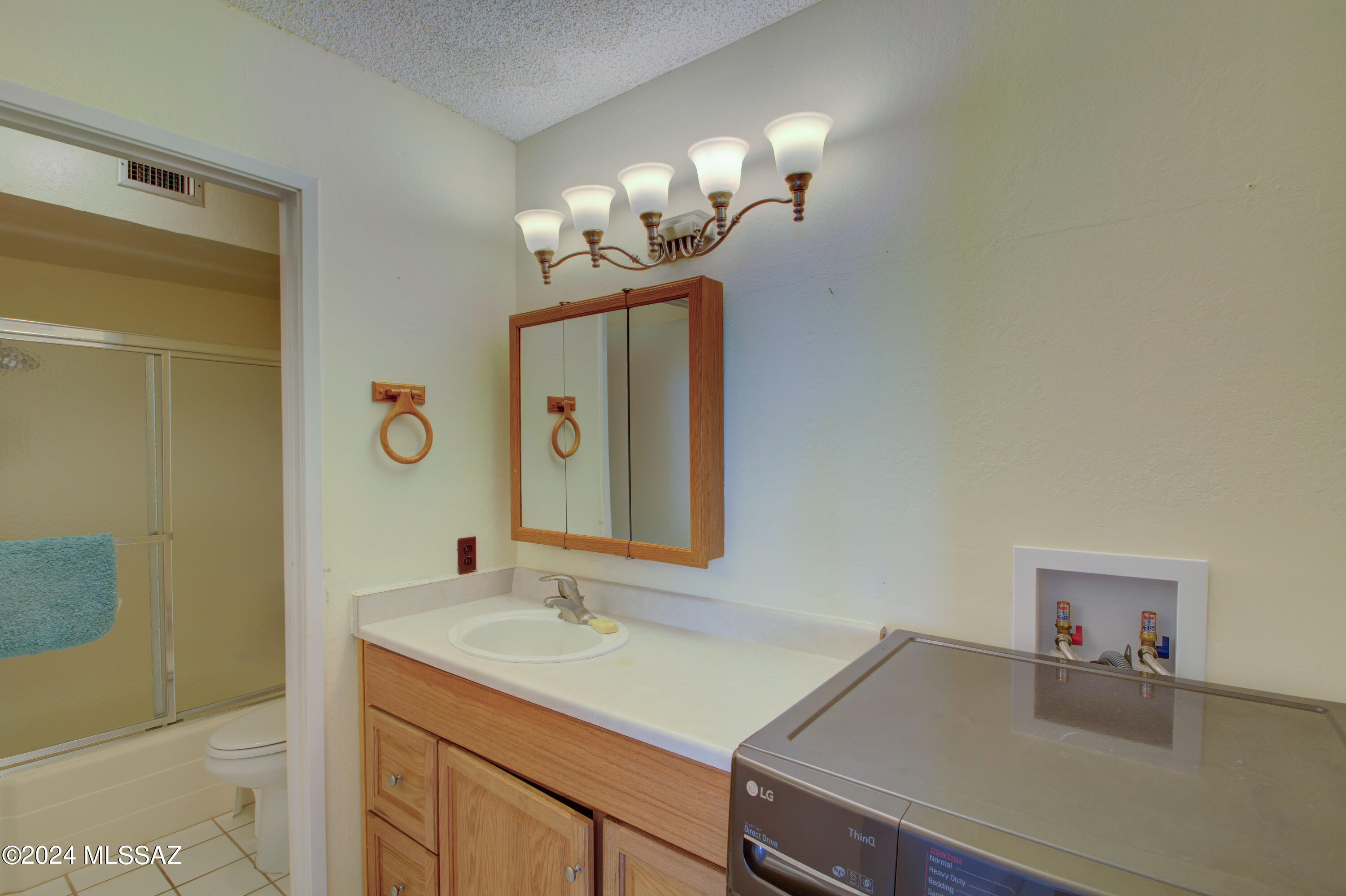 834 S Langley Avenue Unit: 102