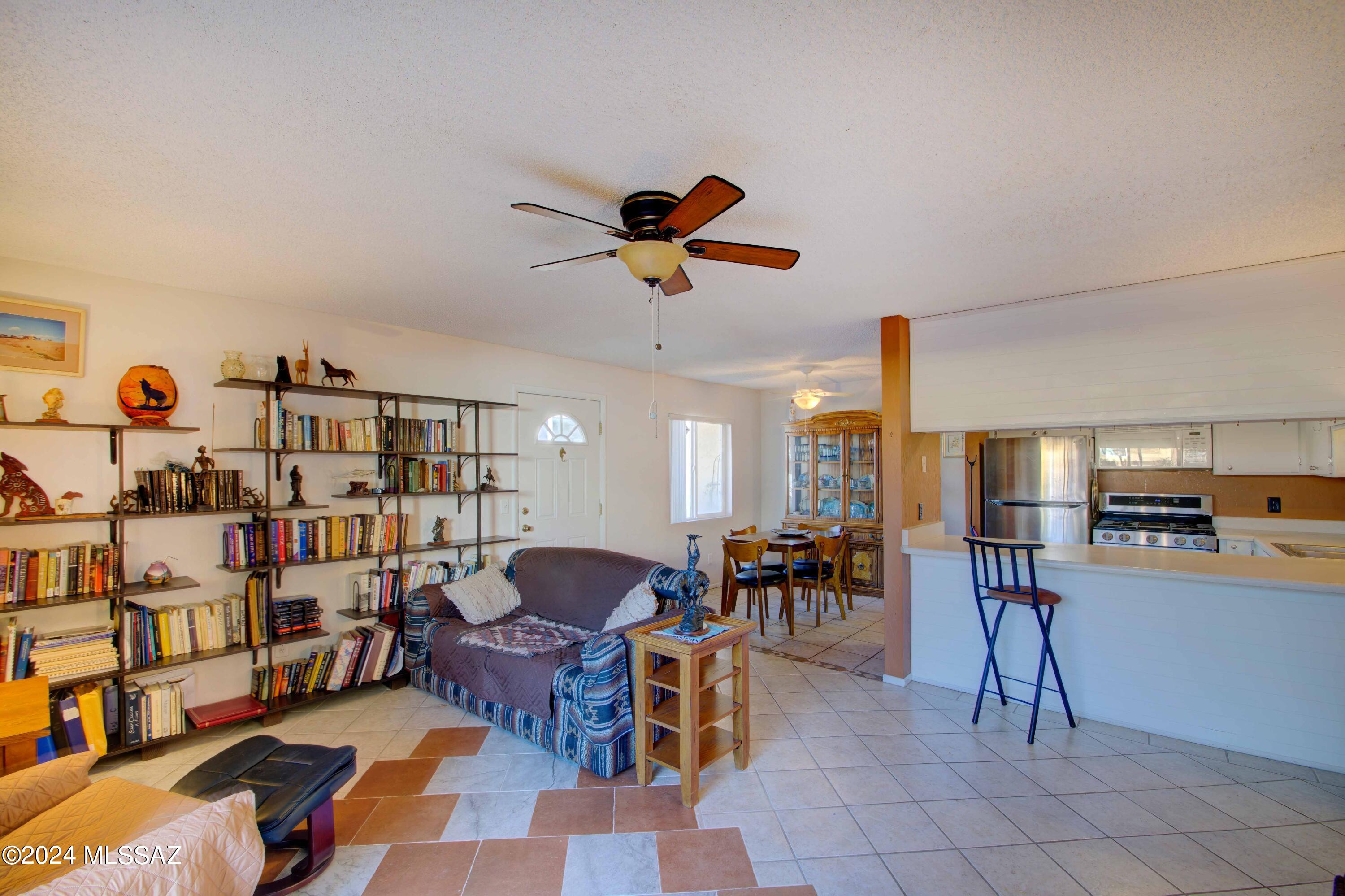 834 S Langley Avenue Unit: 102