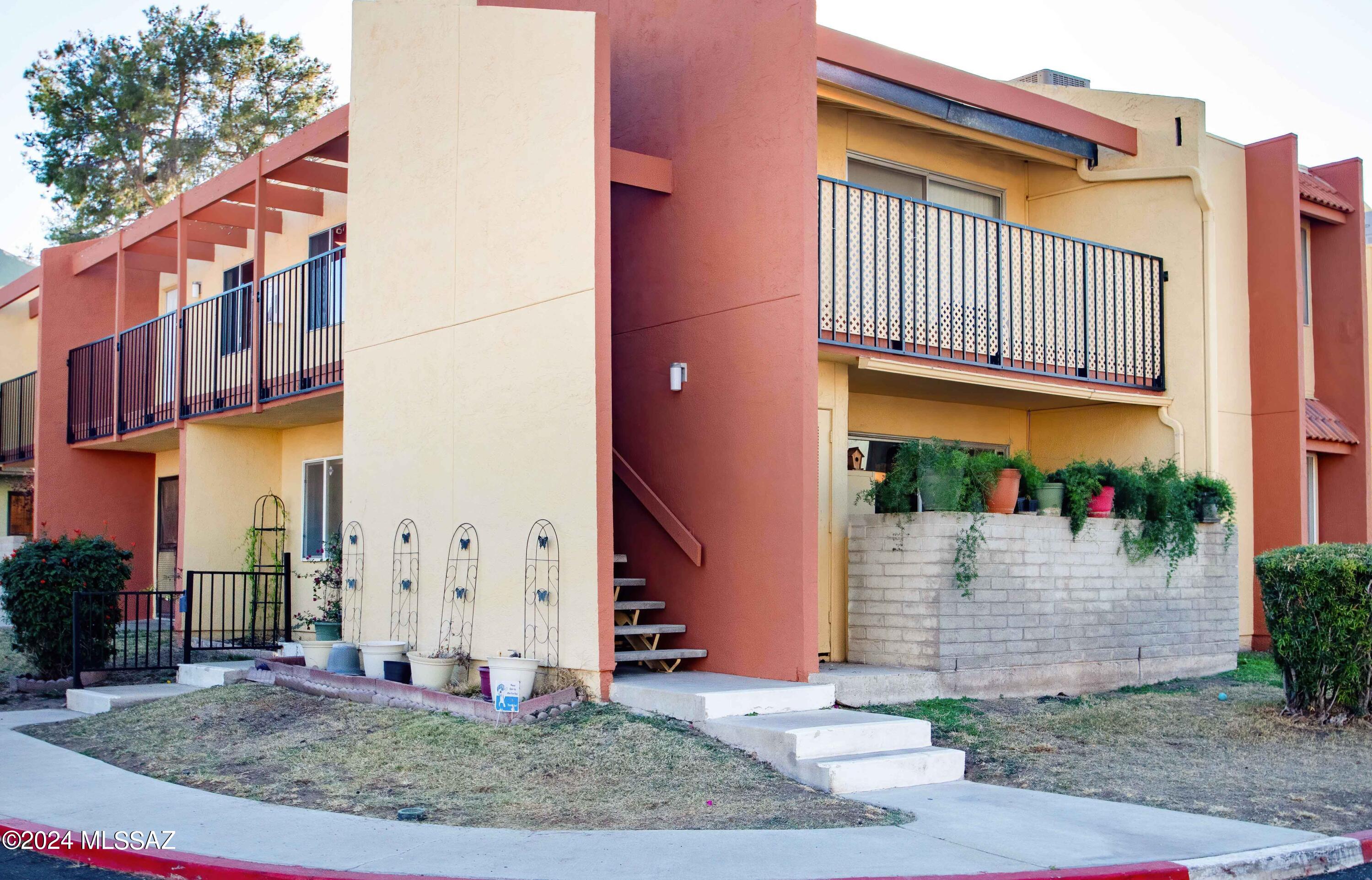 834 S Langley Avenue Unit: 102