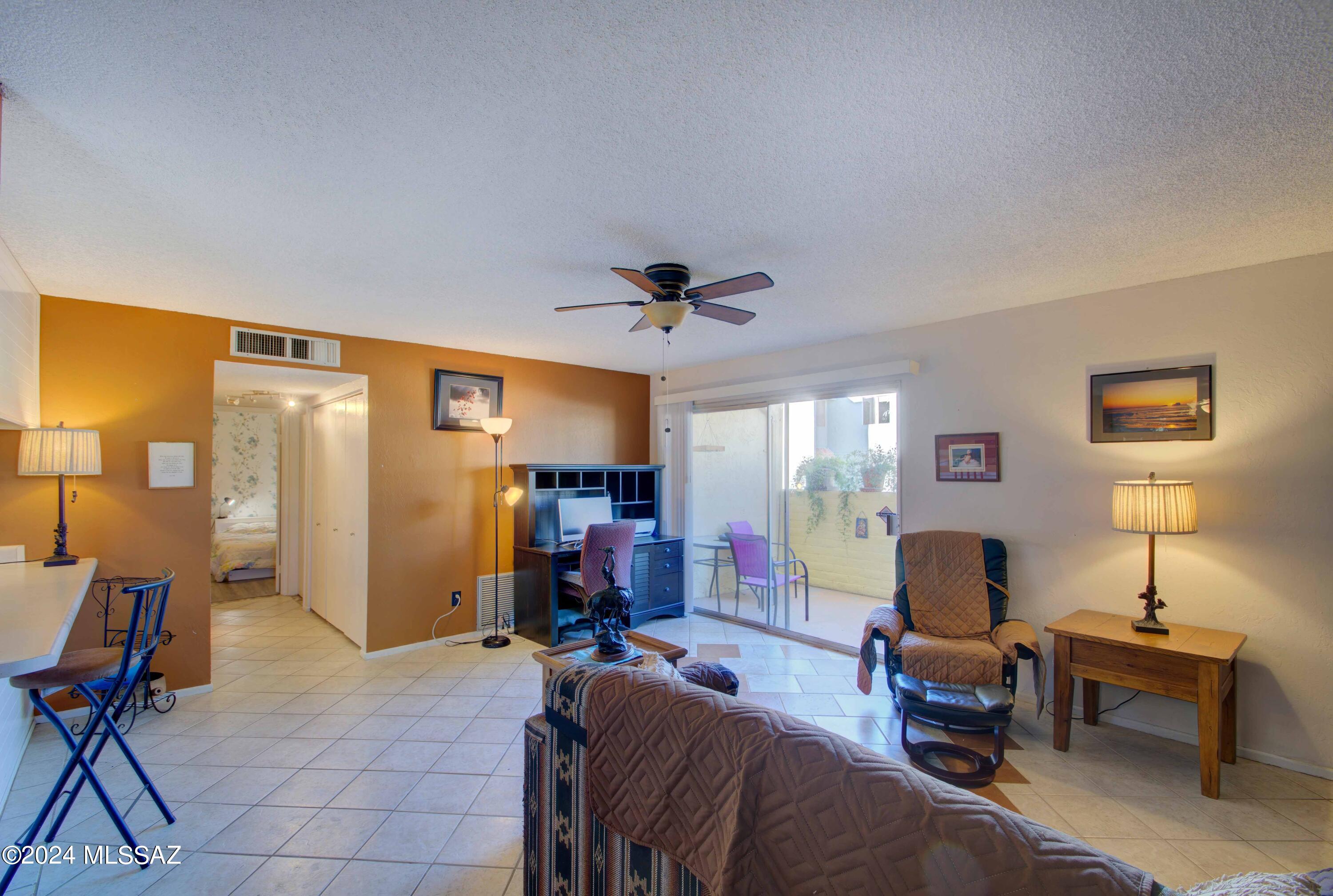 834 S Langley Avenue Unit: 102