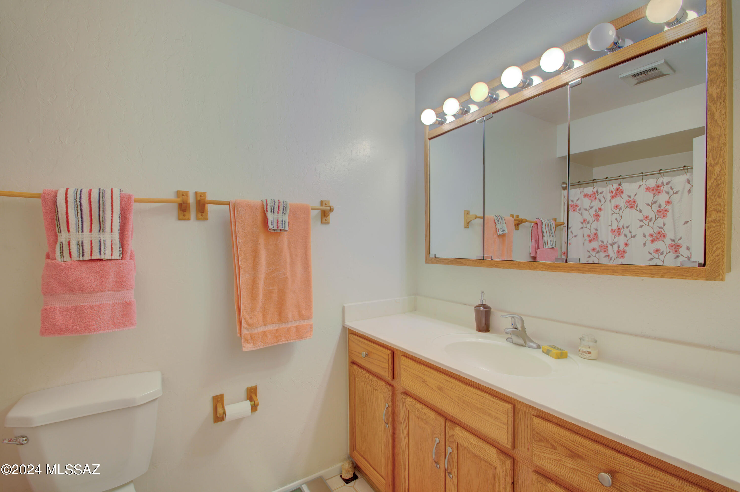 834 S Langley Avenue Unit: 102