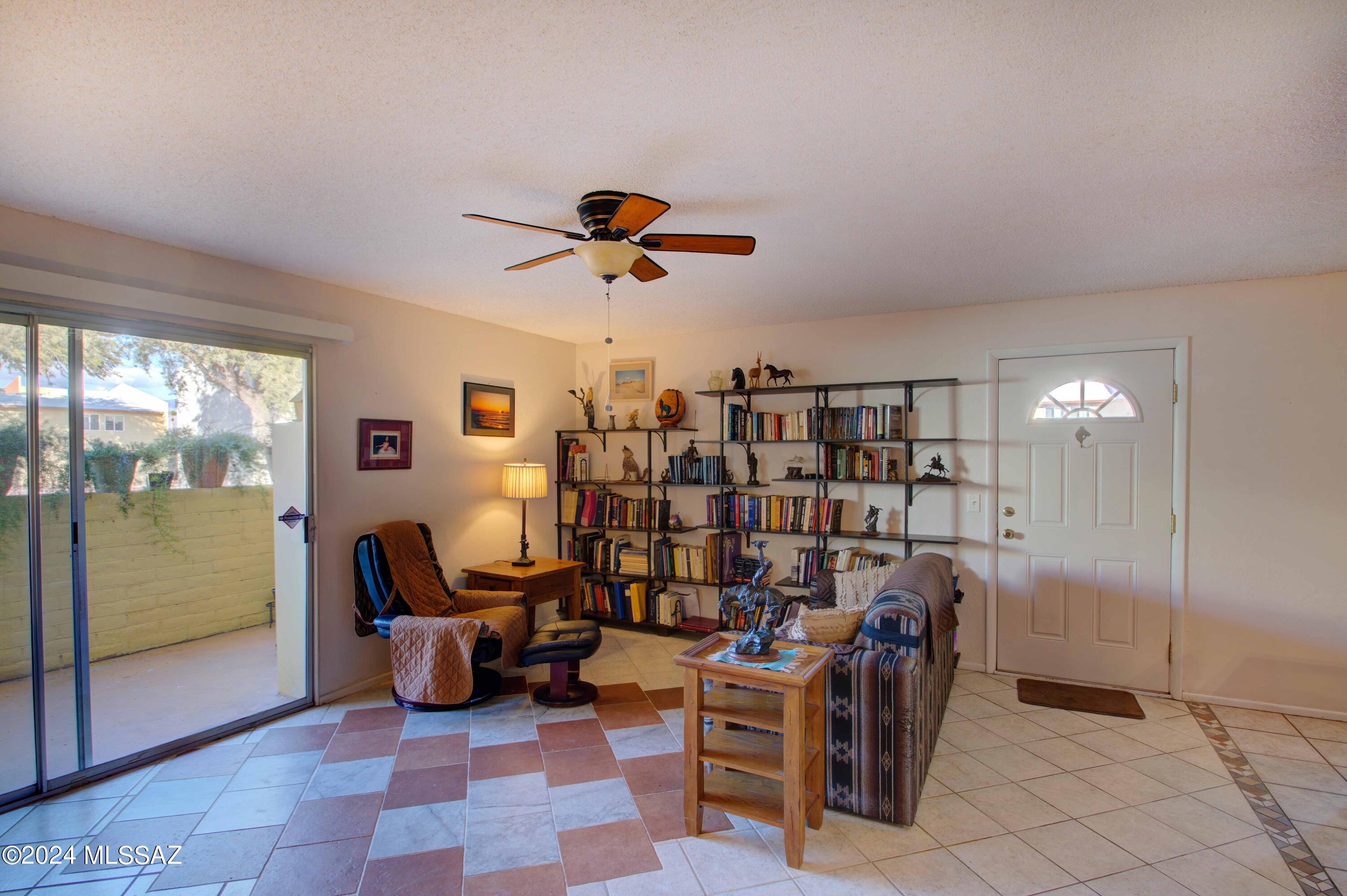 834 S Langley Avenue Unit: 102