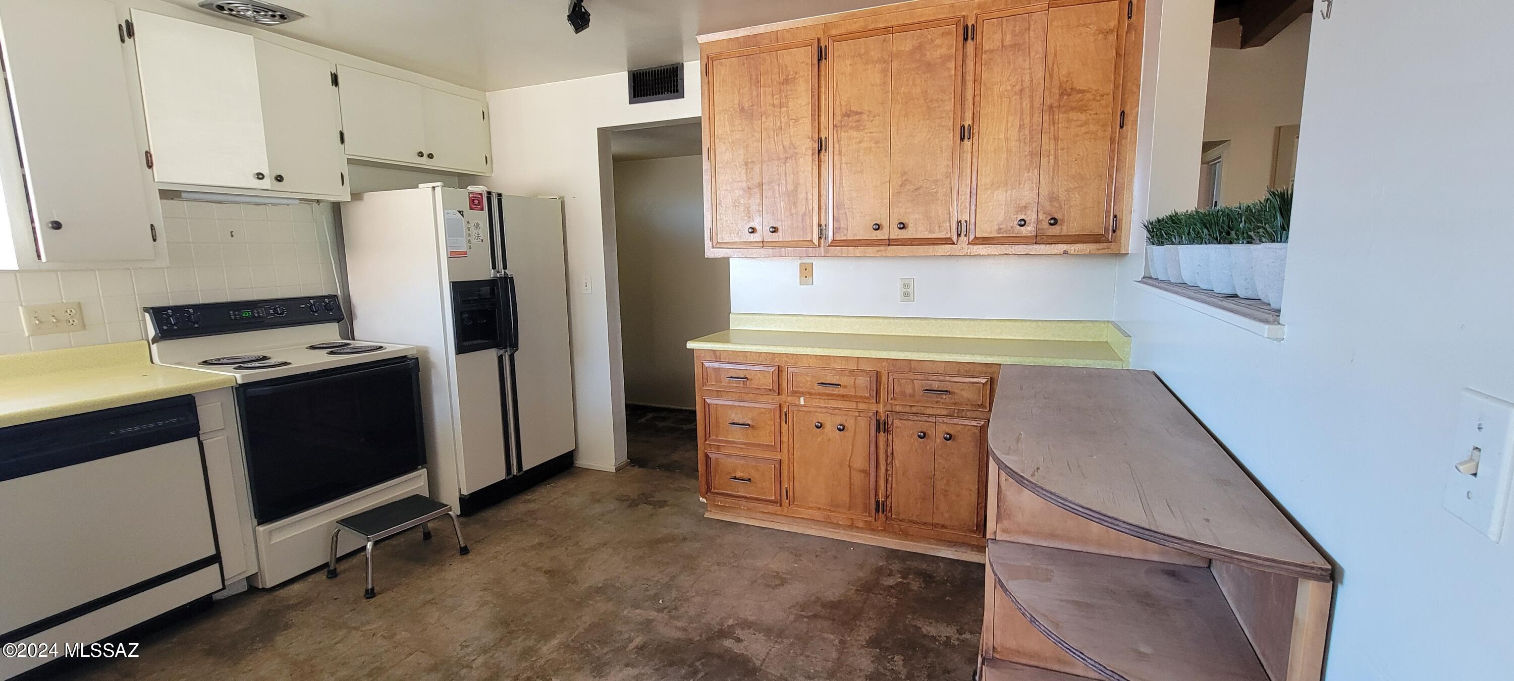 1218 W Schafer Drive