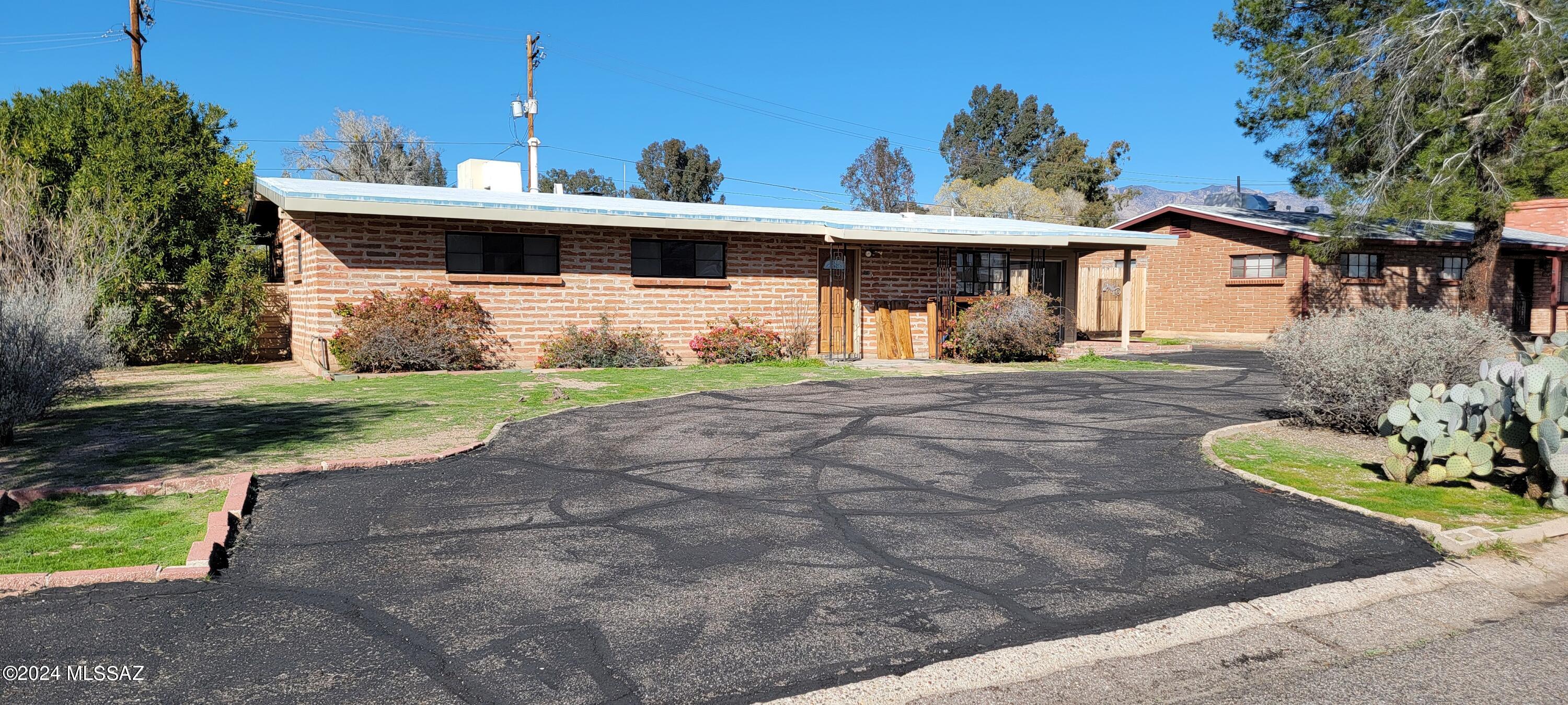 1218 W Schafer Drive