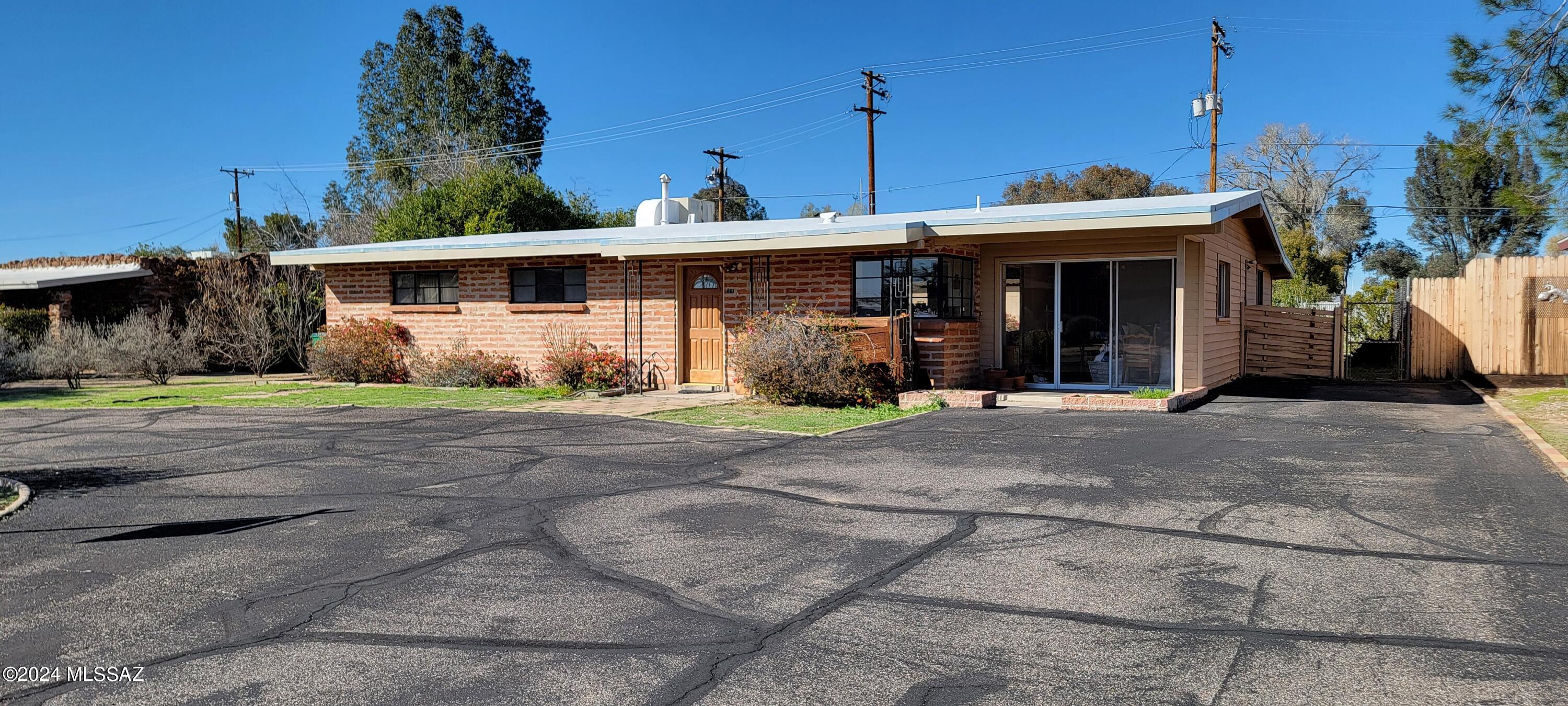 1218 W Schafer Drive