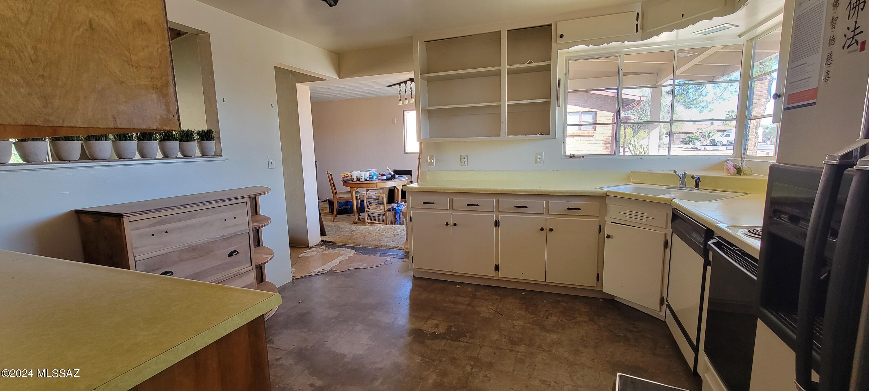 1218 W Schafer Drive
