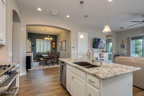 965 W Corax Way