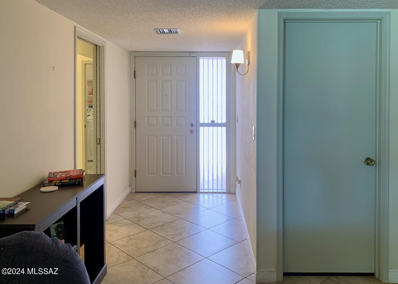 6824 E Calle De Oro