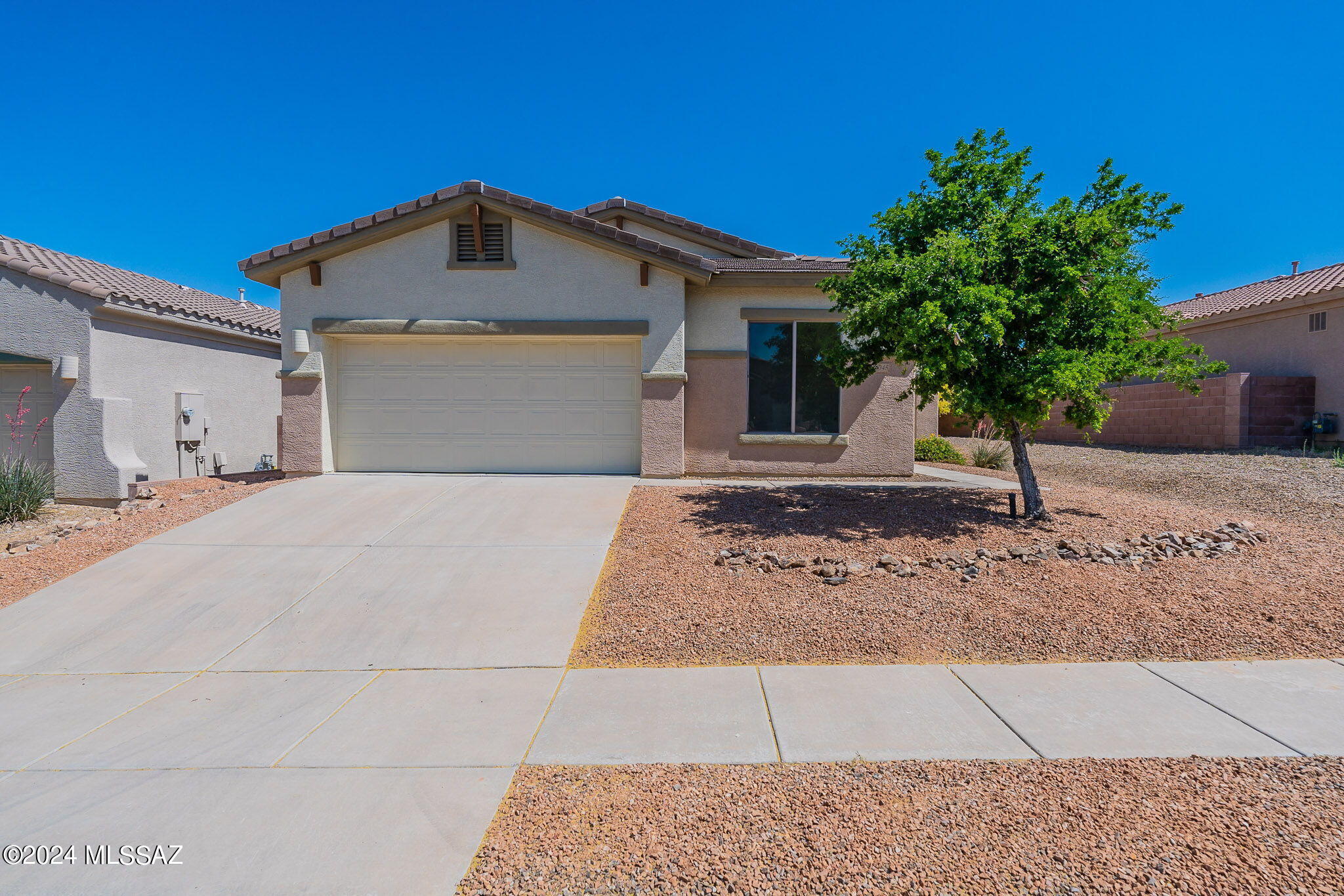 10045 E Cedar Hill Drive