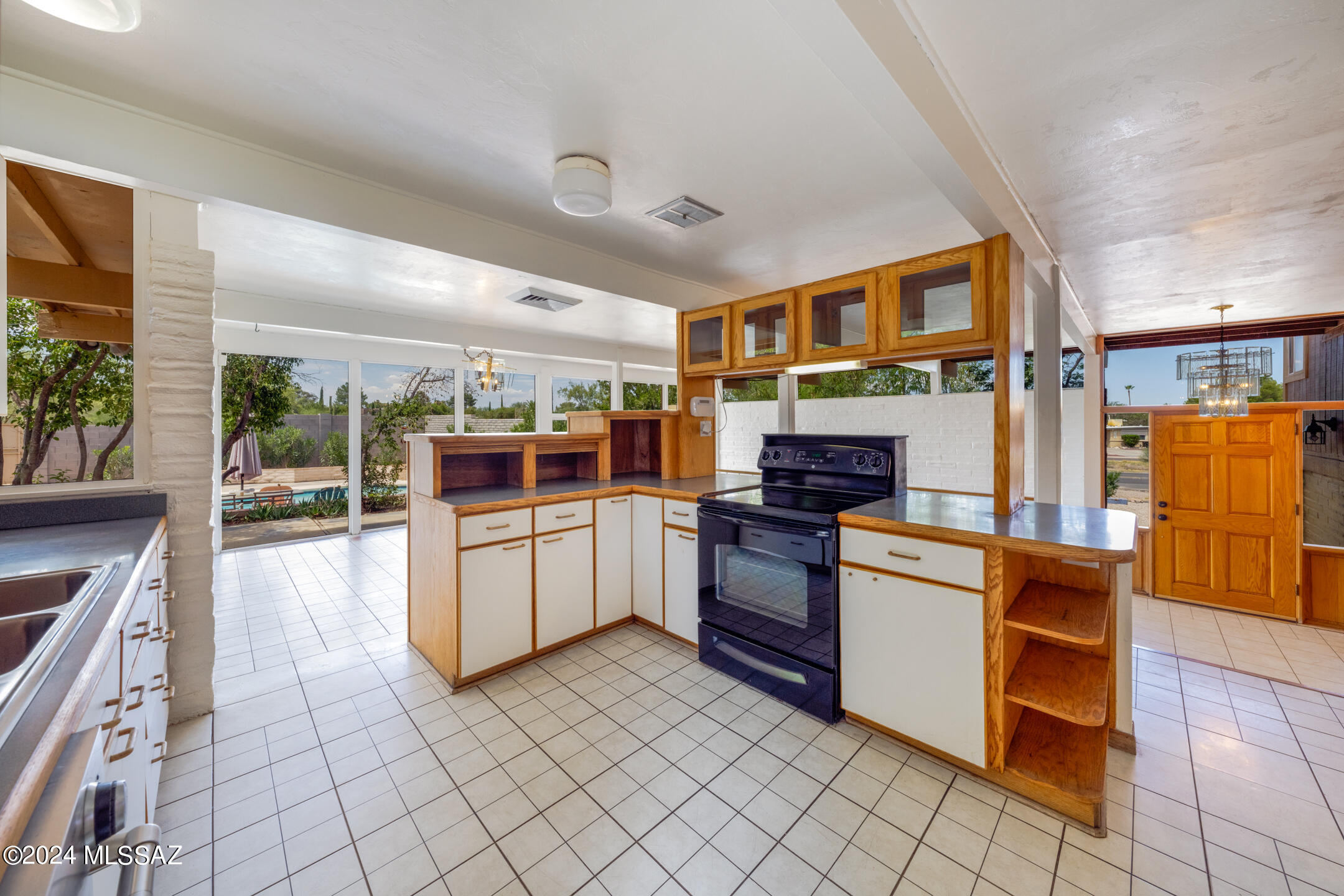 8702 E Lancaster Road