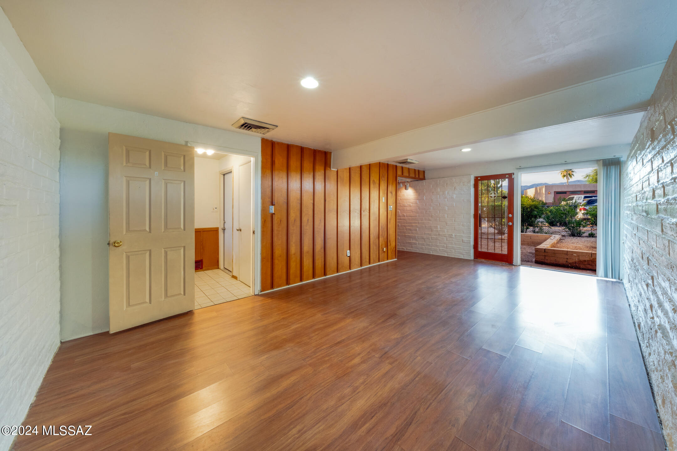 8702 E Lancaster Road