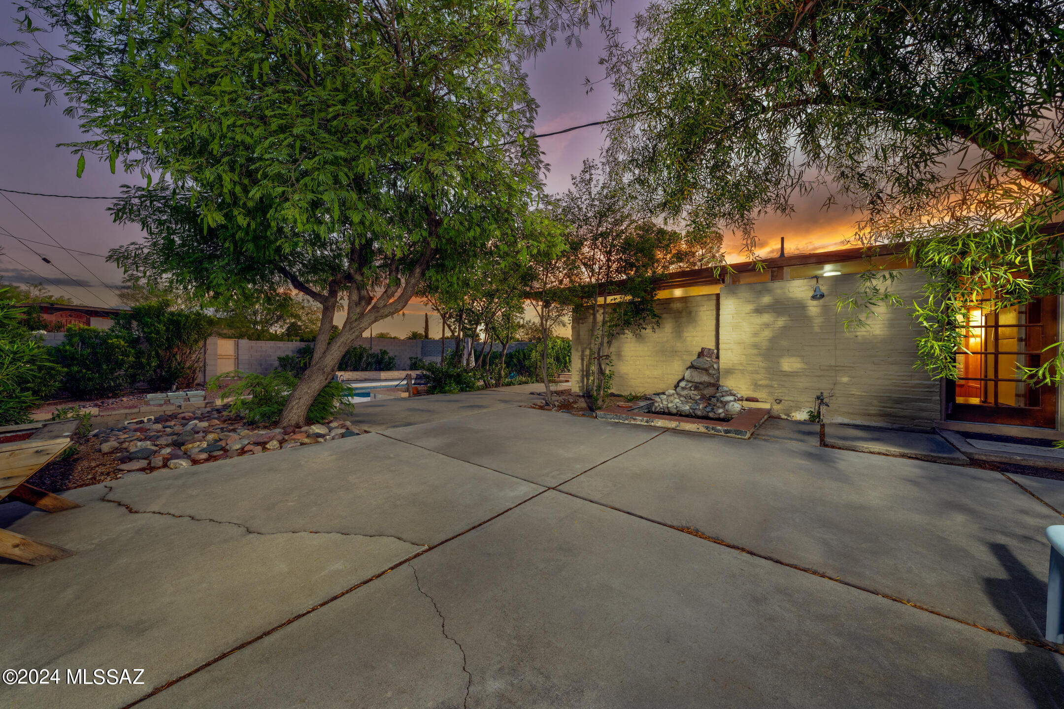 8702 E Lancaster Road