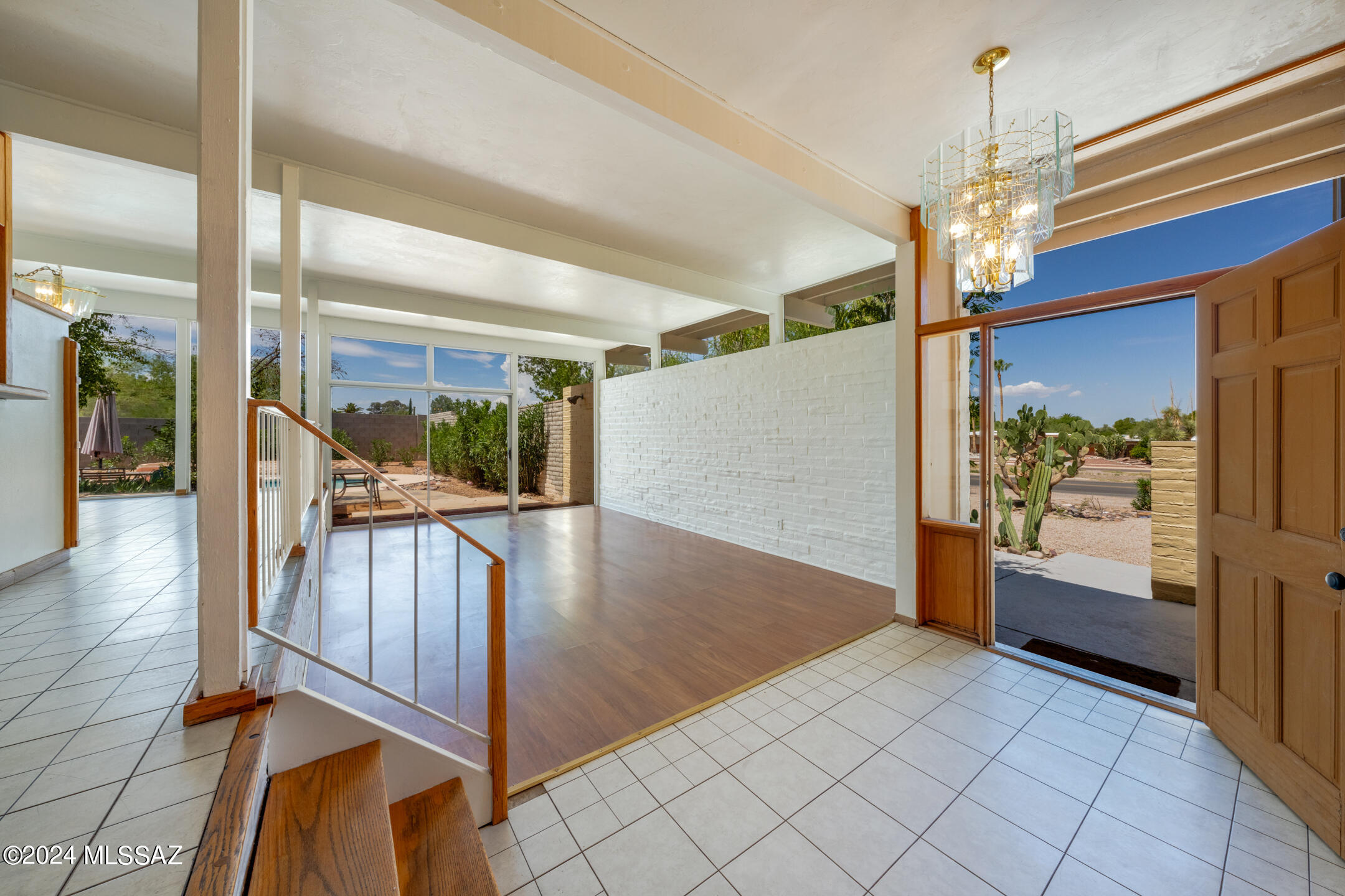 8702 E Lancaster Road