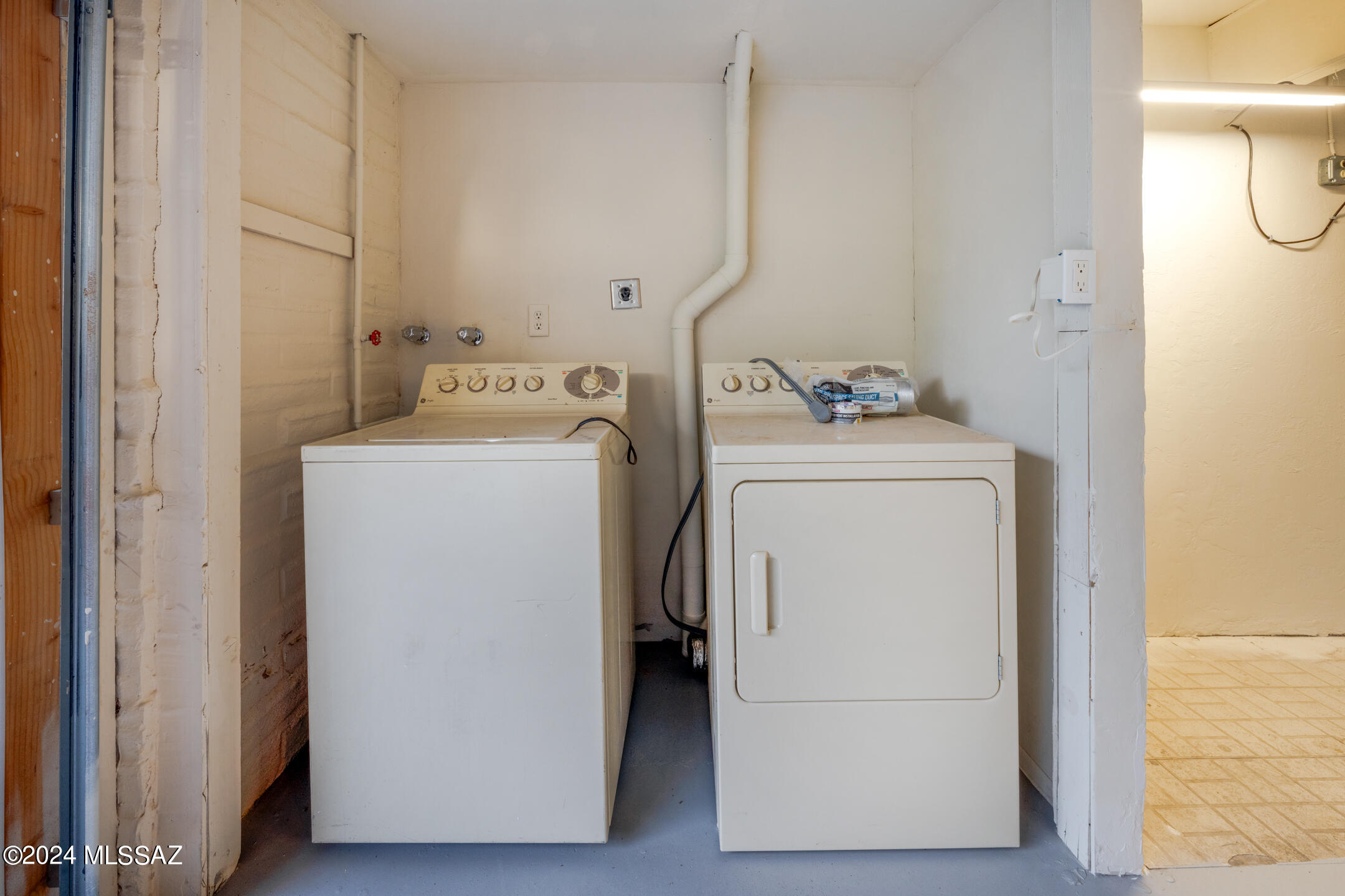 8702 E Lancaster Road