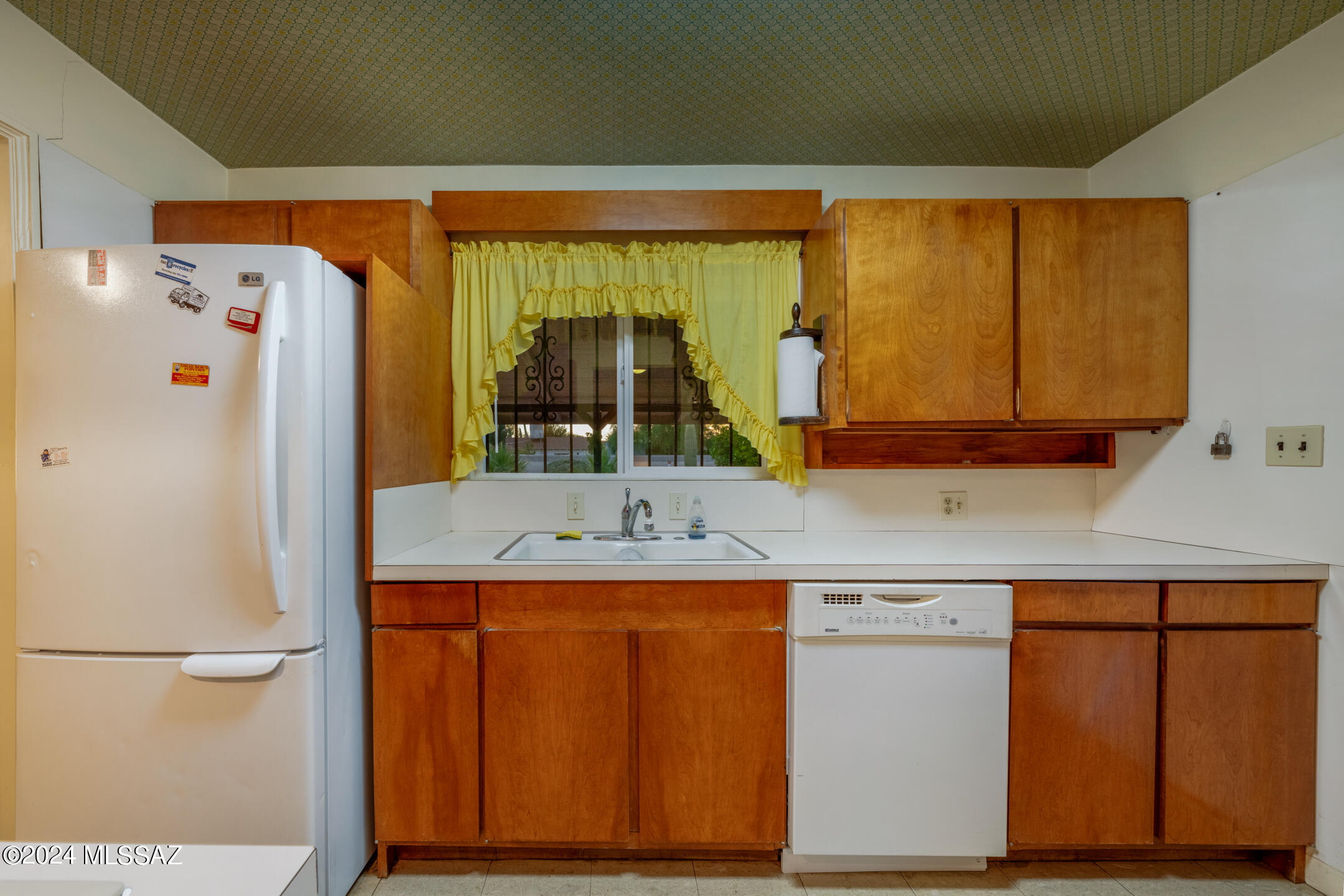 933 N Longfellow Avenue